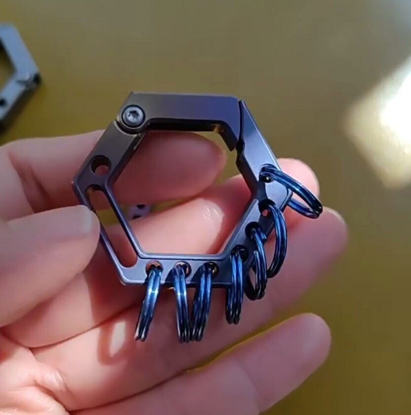 Hot Titanium Hexagon Key chain Carabiner Pendant Outdoor Connectors w/ 7 Rings