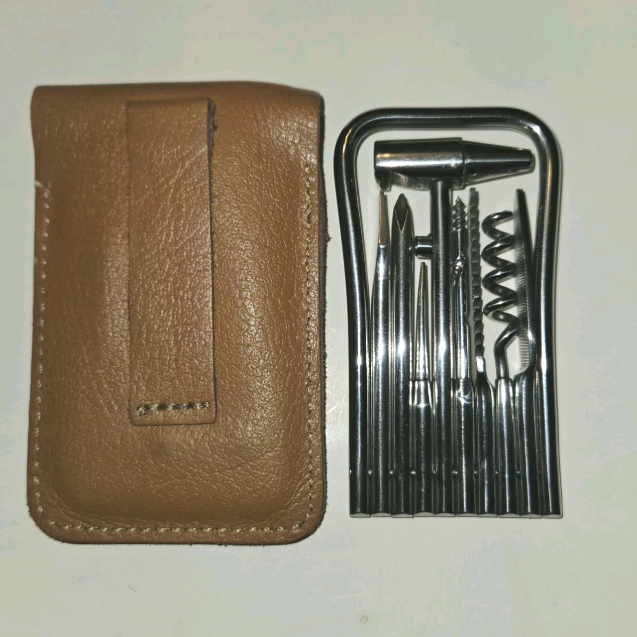 Discontinued Byrd Knife BY13 8-Tool Harp Multitool By Spyderco with Leather Case