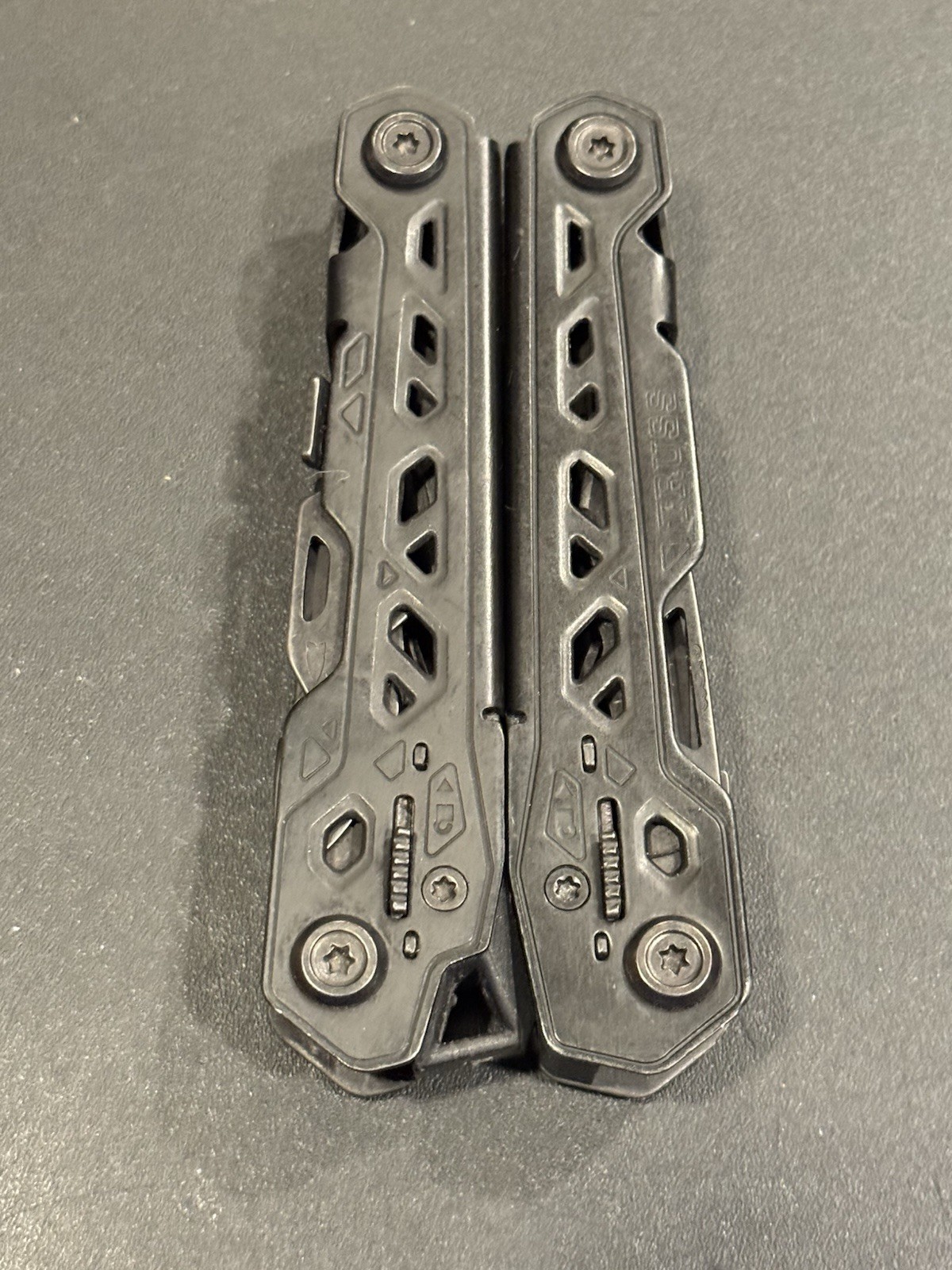 Gerber Truss 17-in-1 Tactical Multi Tool EDC Needle Nose Pliers W/ Sheath Black