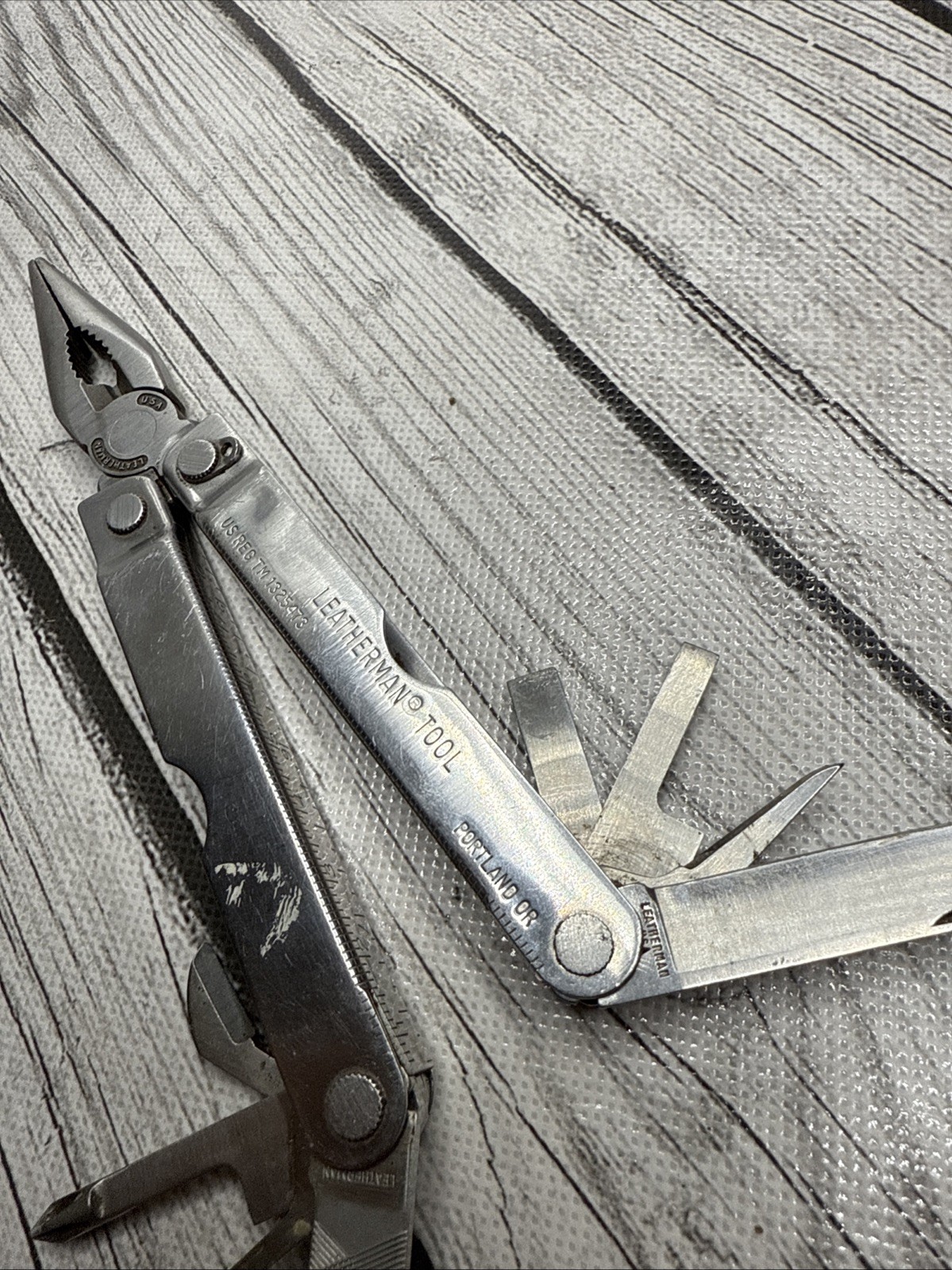 Leatherman Multi Tool With Leather Sheath Excellent Condition