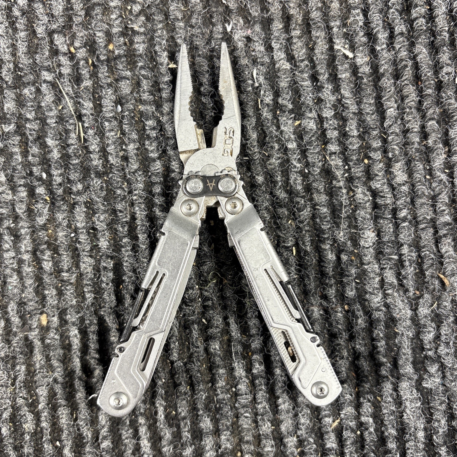 SOG POWER PINT MULTI TOOL PLIERS KNIFE SMALL (410)