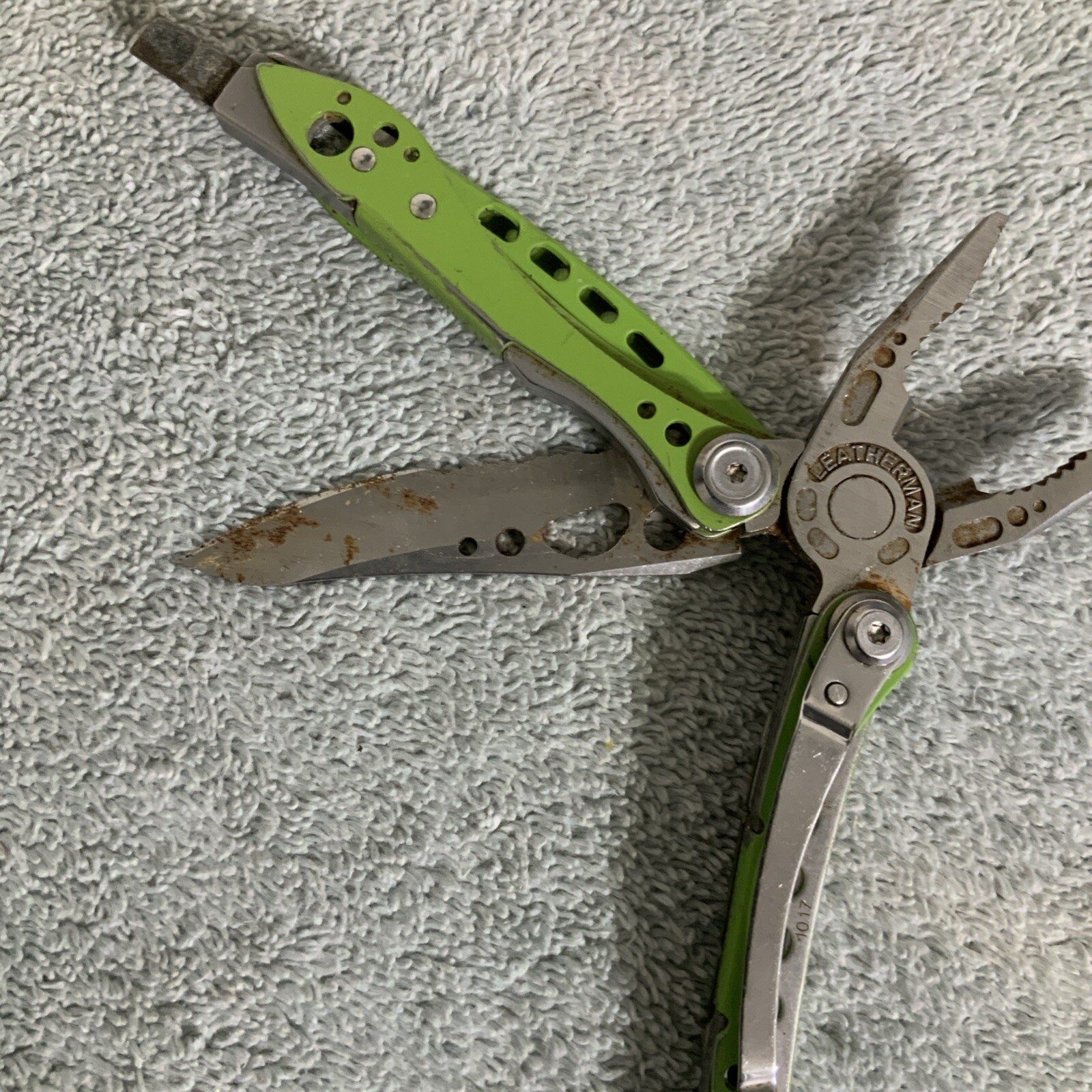 Retired Leatherman “Skeletool Lime Green” Stainless Steel Multi Tool Rust – J11