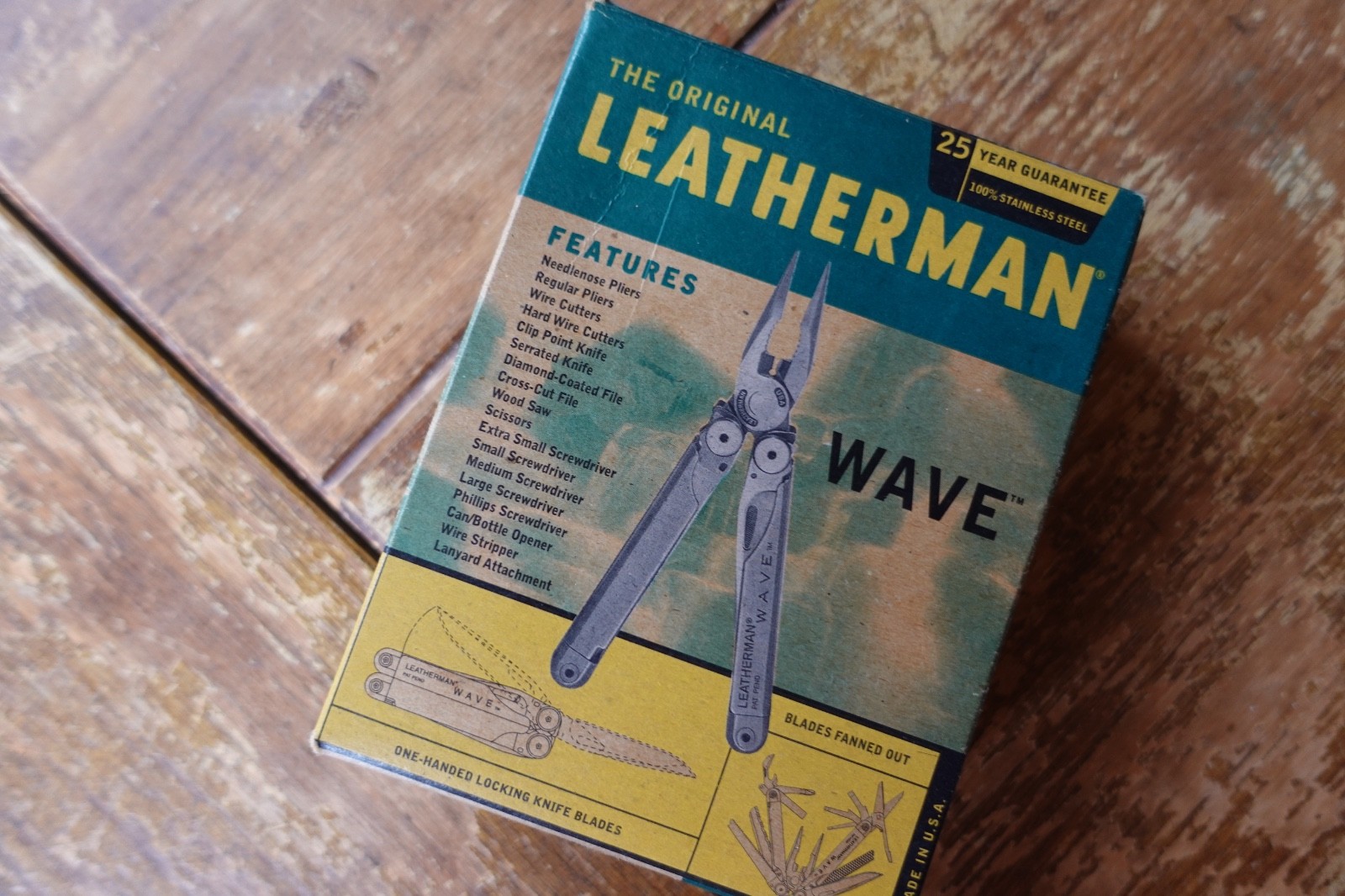 Leatherman Wave Multi Tool w/Leather Sheath box and all papers date 0998