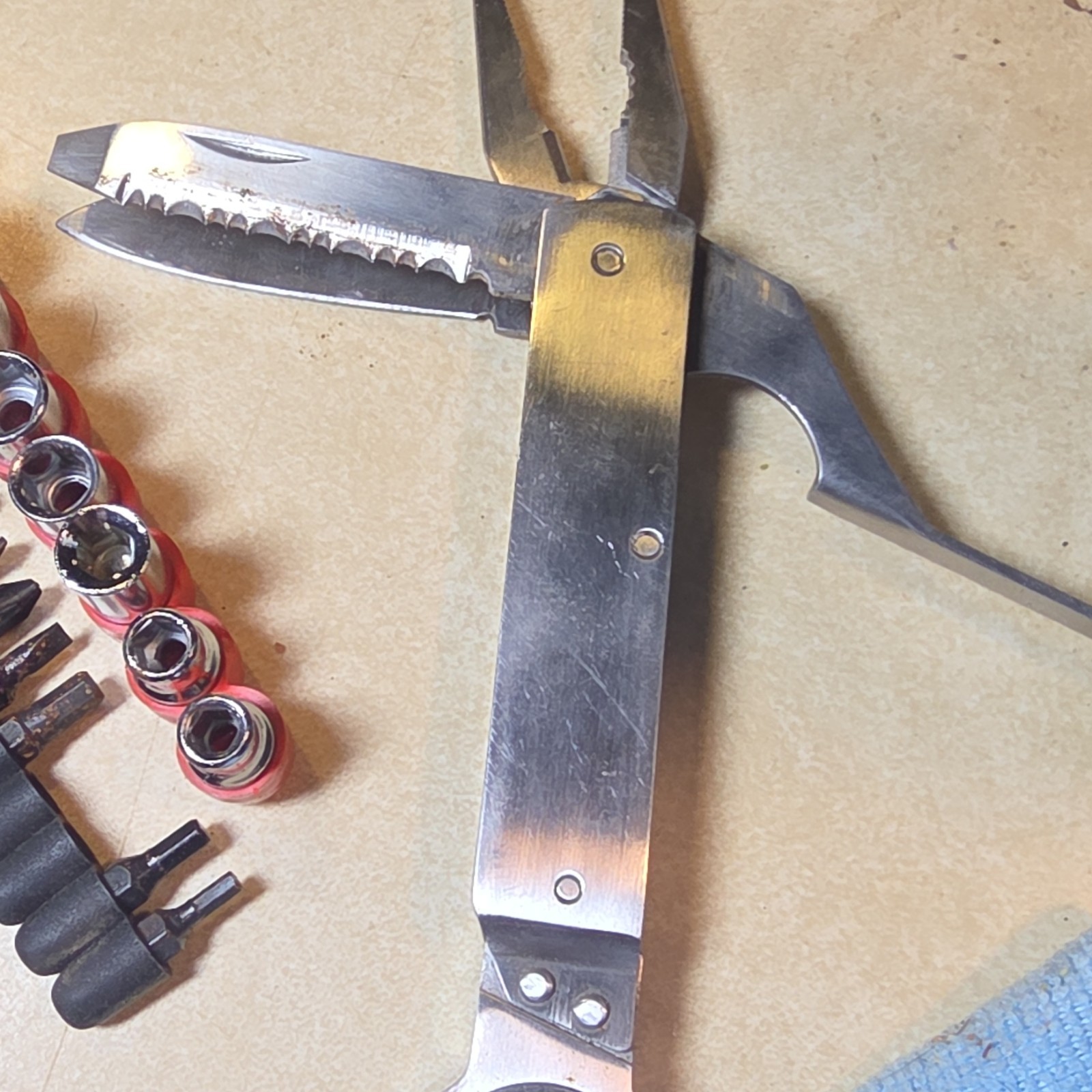 Stainless Steel Multi-Tool Pliers w/ 3″ Partially Serrated Knife & Sheath