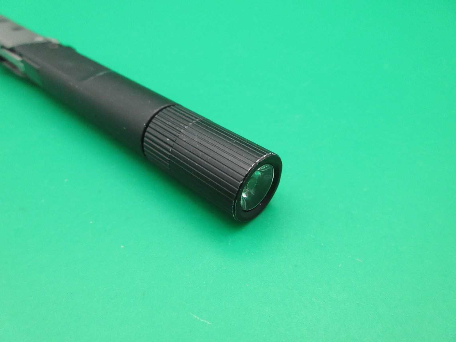 Sog Baton Q2 Multi Tool Flashlight Folding Knife Screwdriver Bottle Opener