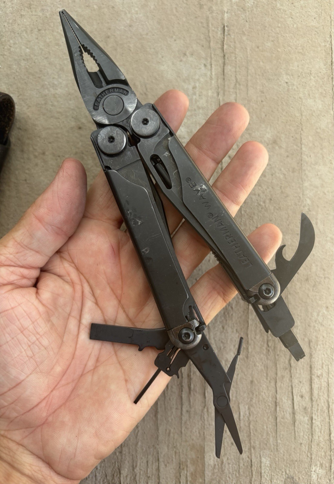 LEATHERMAN WAVE BLACK OXIDE STAINLESS STEEL FOLDING MULTI TOOL IN LEATHER SHEATH