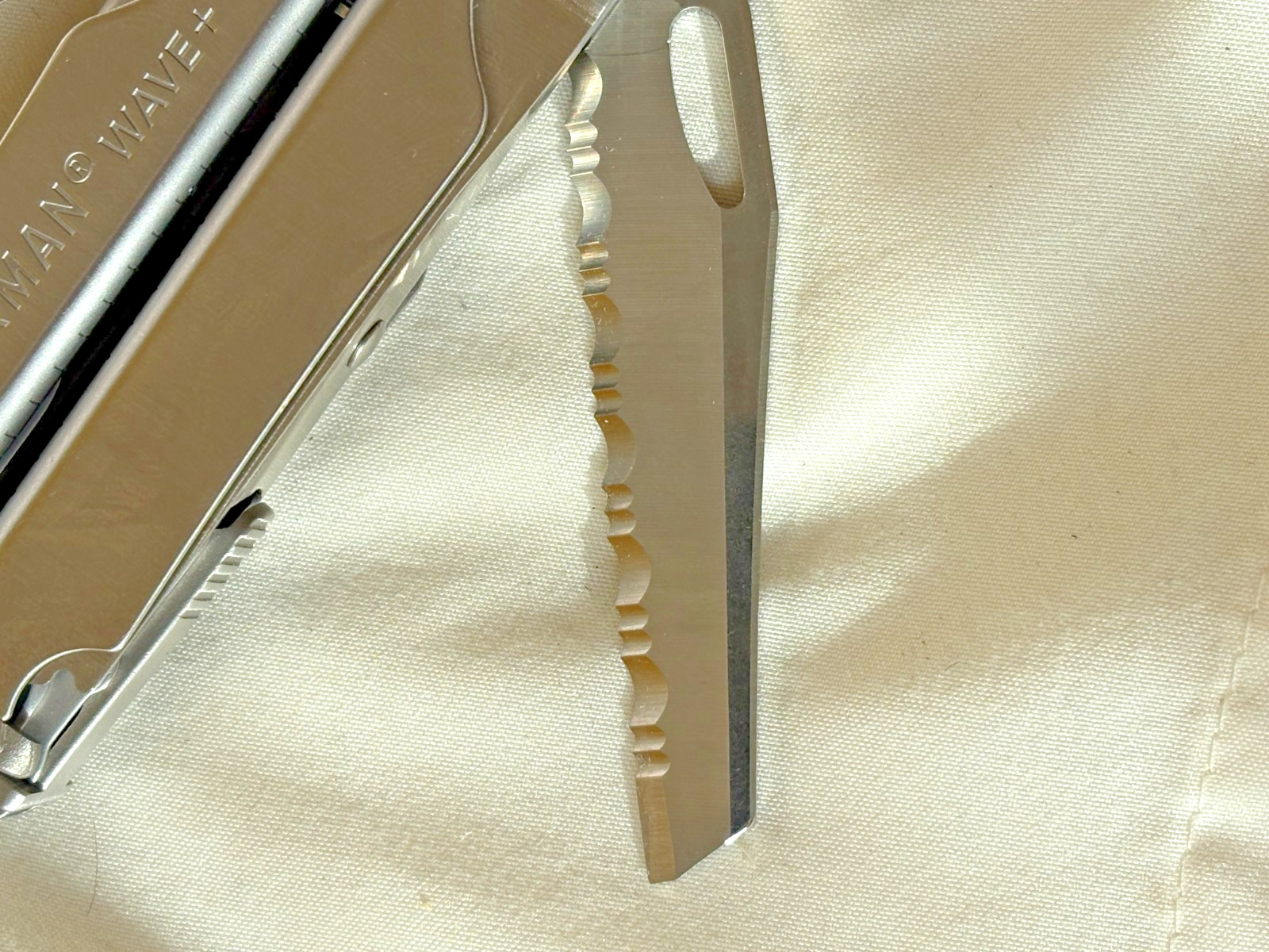 Leatherman Wave Multi-Tool Pliers Pocket Knife w/ Sheath, mint
