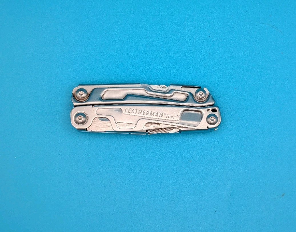 Leatherman Rev 3.8″ Multi-Tool, Stainless! *SOME RUST ON ITEM*