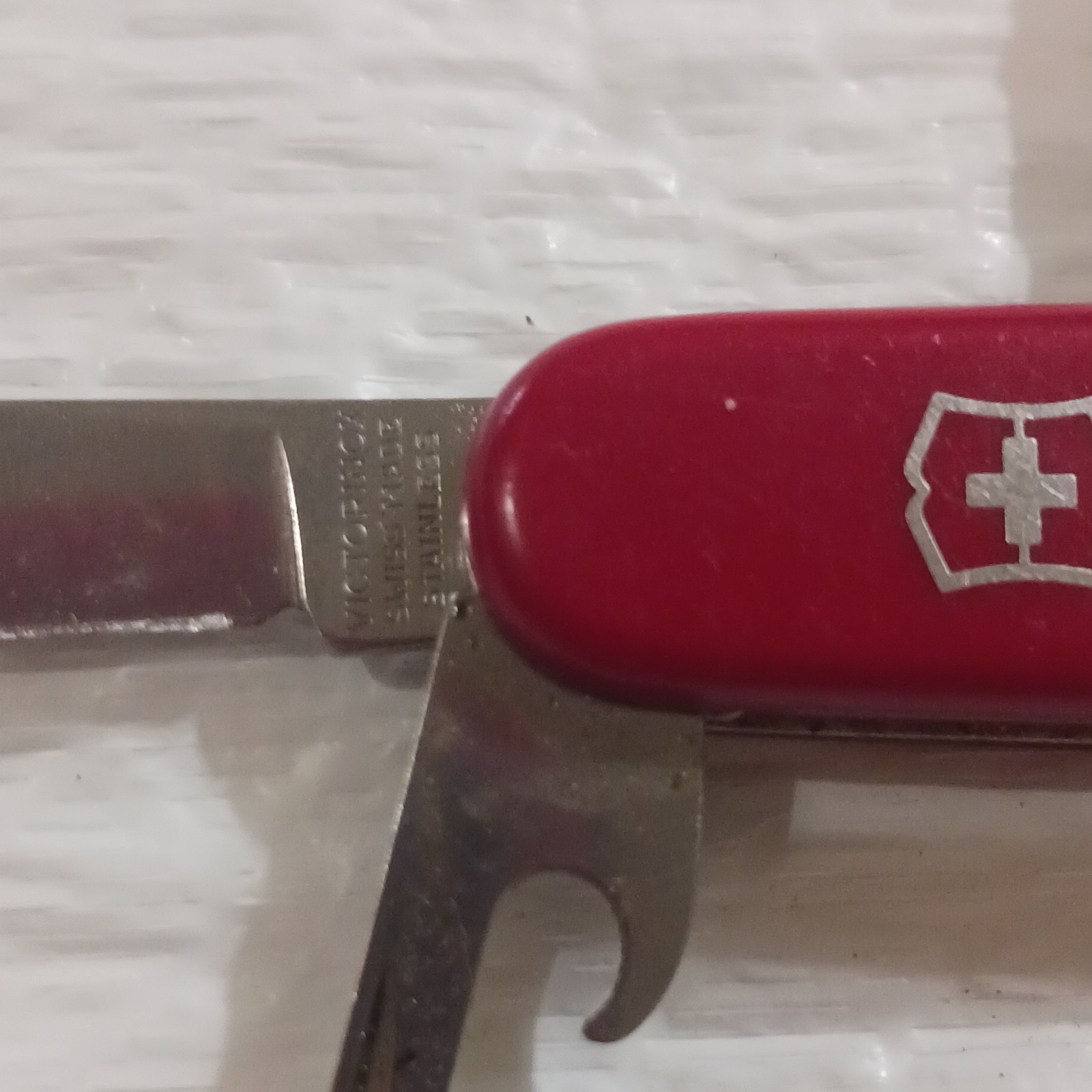 Victorinox Classic SD Swiss Army Multi-Tool Red 6-Tool Keyring 2in Blade