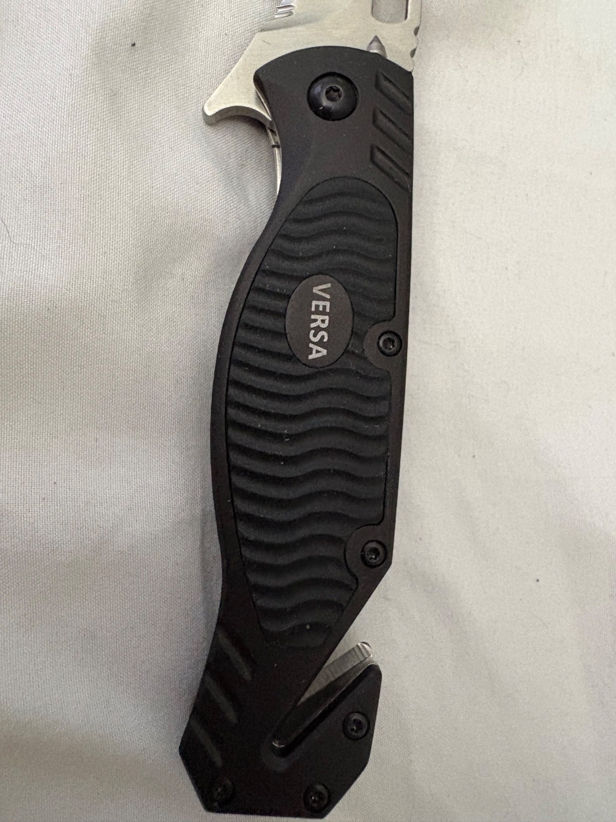 VERSA Knife, a 12-in-1 Multi-tool For Emergency & Daily Use