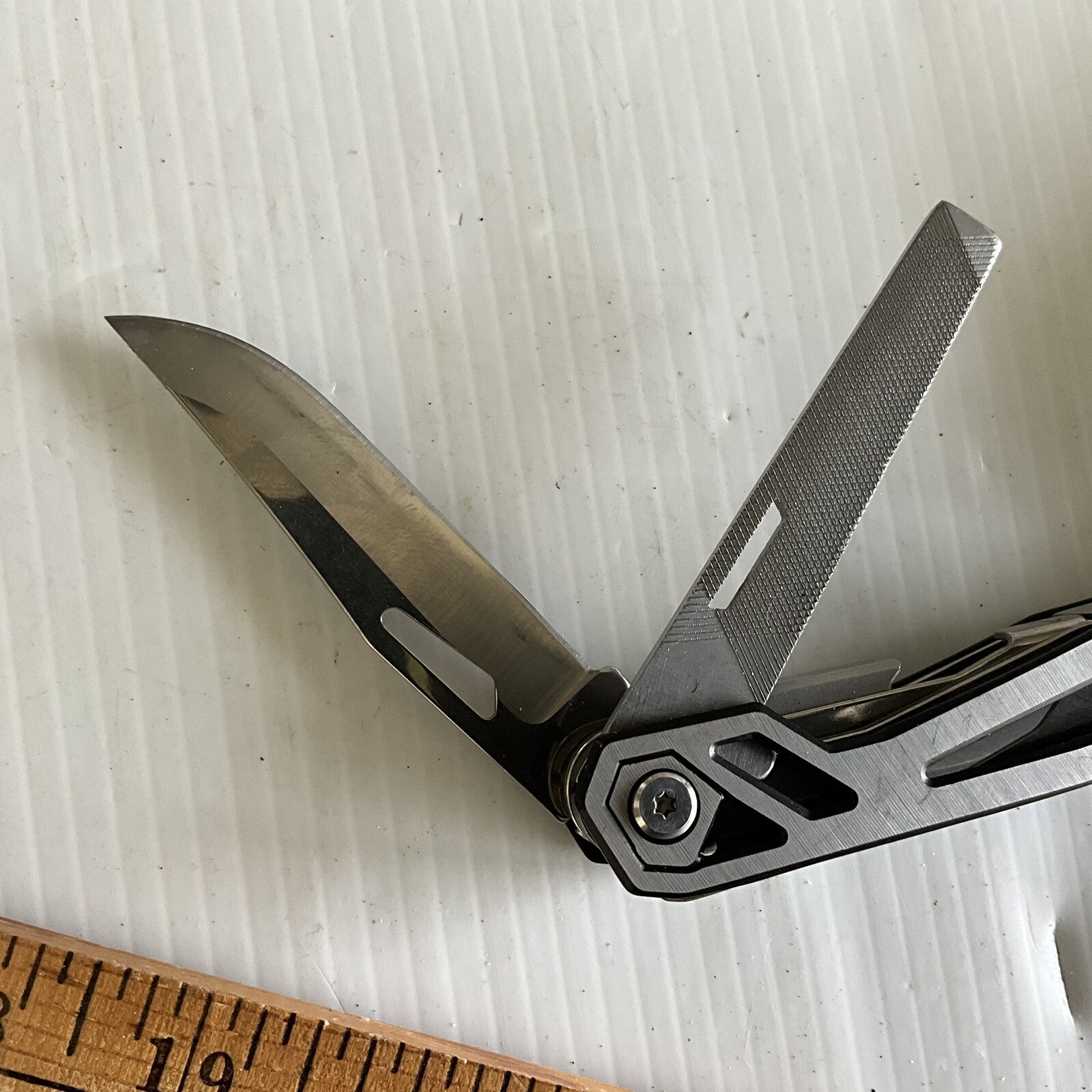 MOSSYOAK Multi Tool Utility Pocket Knife Screwdriver Pliers Survival Camping EDC