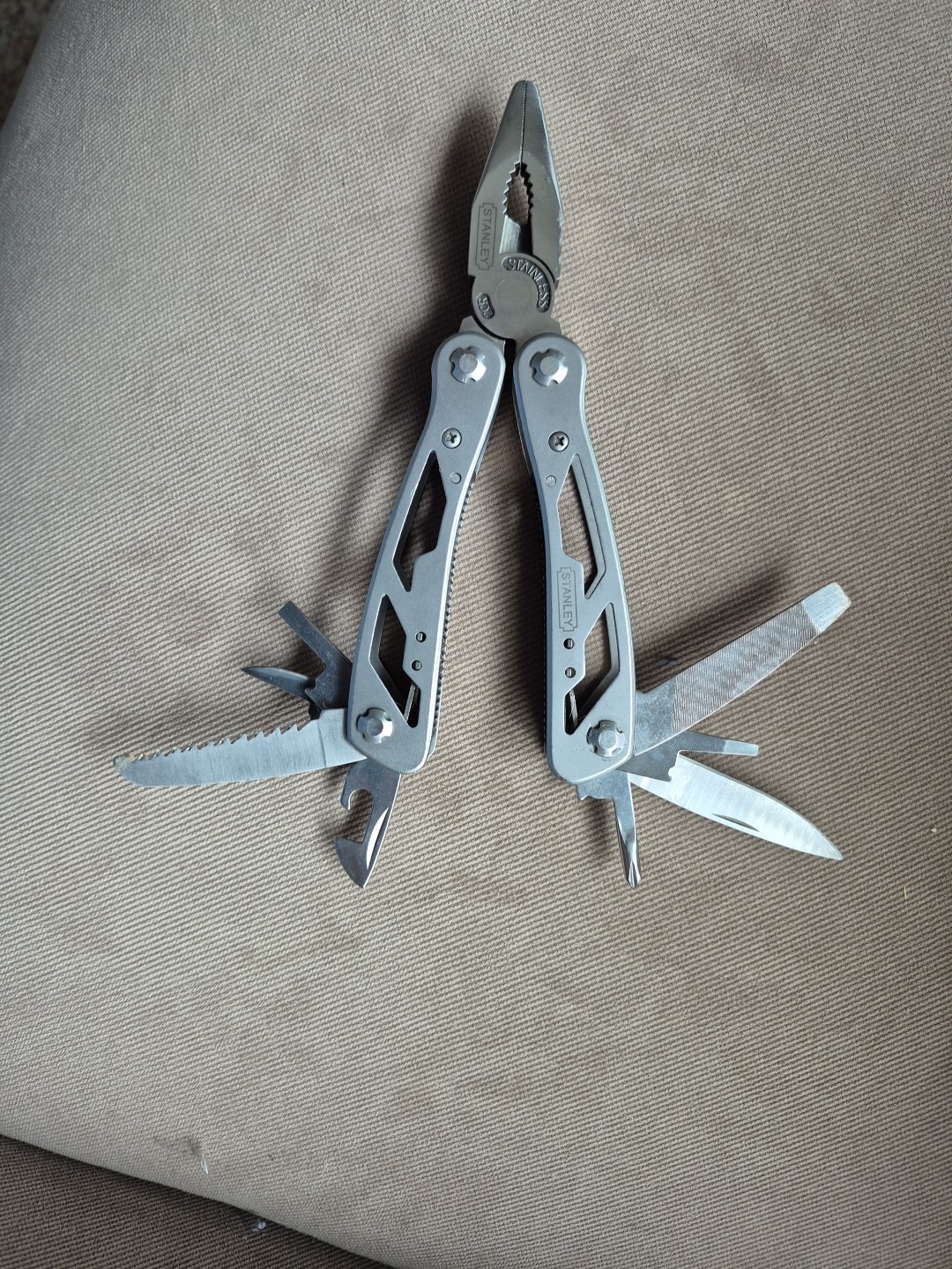 Stanley Multitool Stainless Steel Plers,knife And 7 Other Fuctions In Greatshap