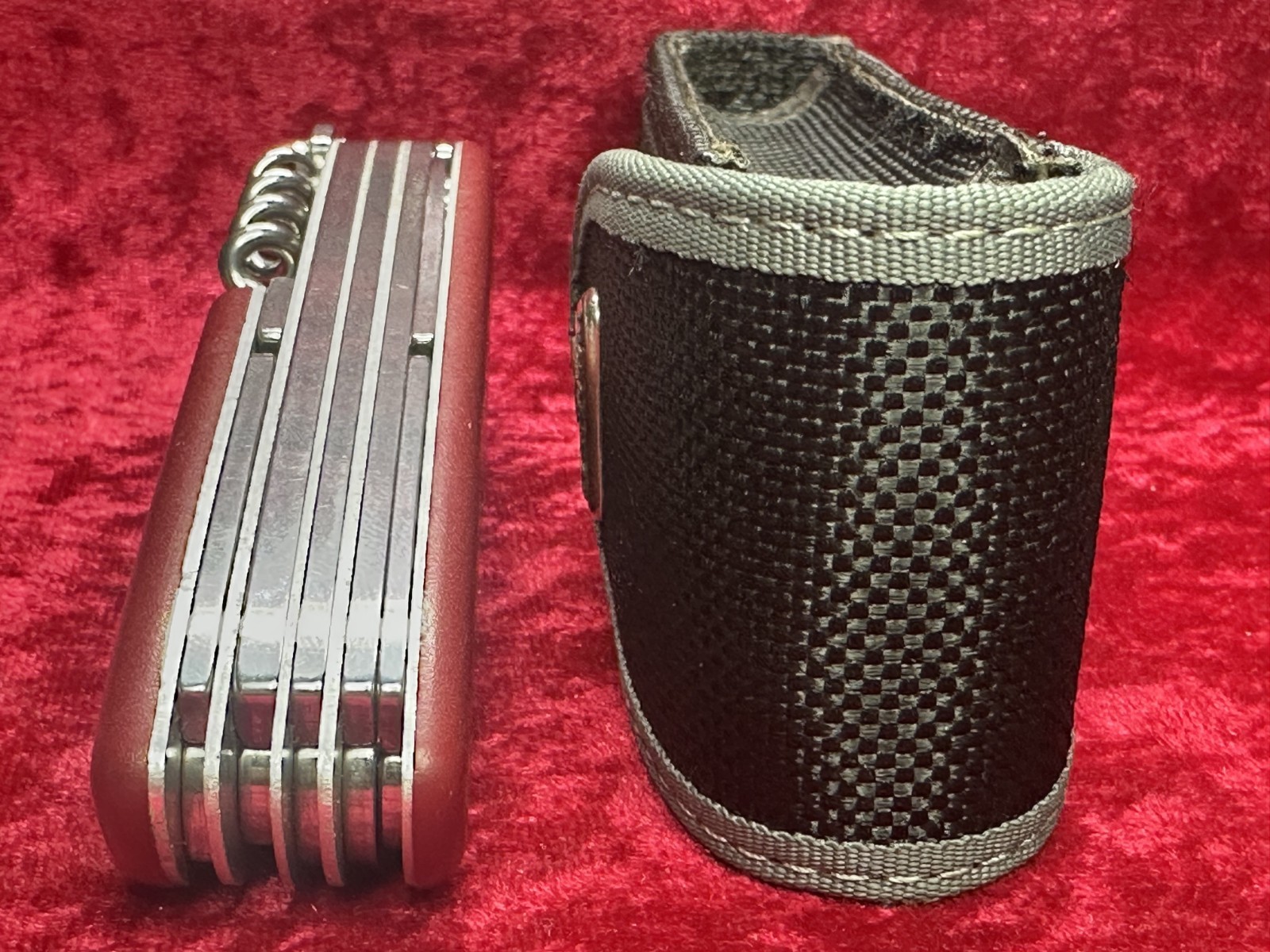 Victorinox Tradesman Red Large Swiss Army Knife 111mm 12 Tool w/Sheath (622)
