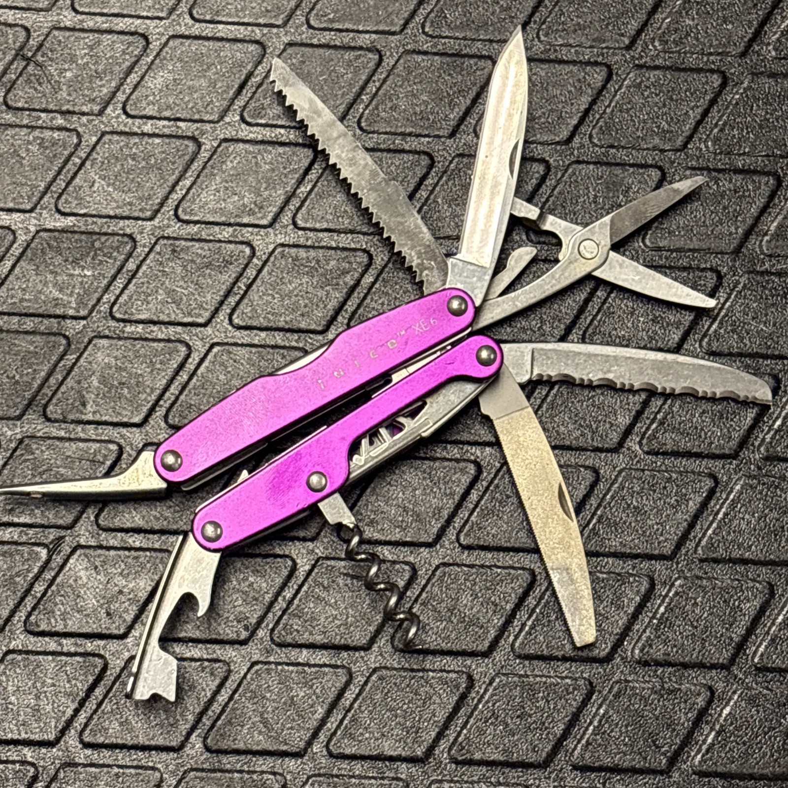RARE Retired Leatherman Juice XE6 Thunder Purple