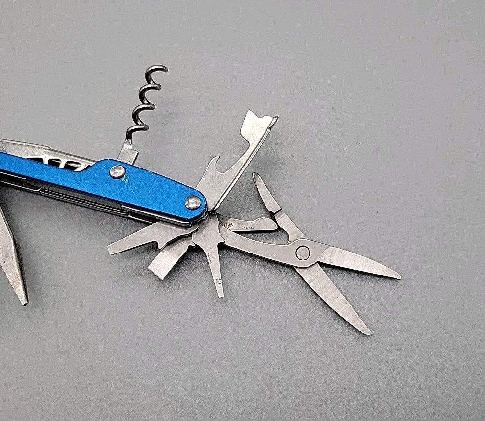Leatherman JUICE CS4 Multi-Tool – Dated 1102 – Blue – Discontinued