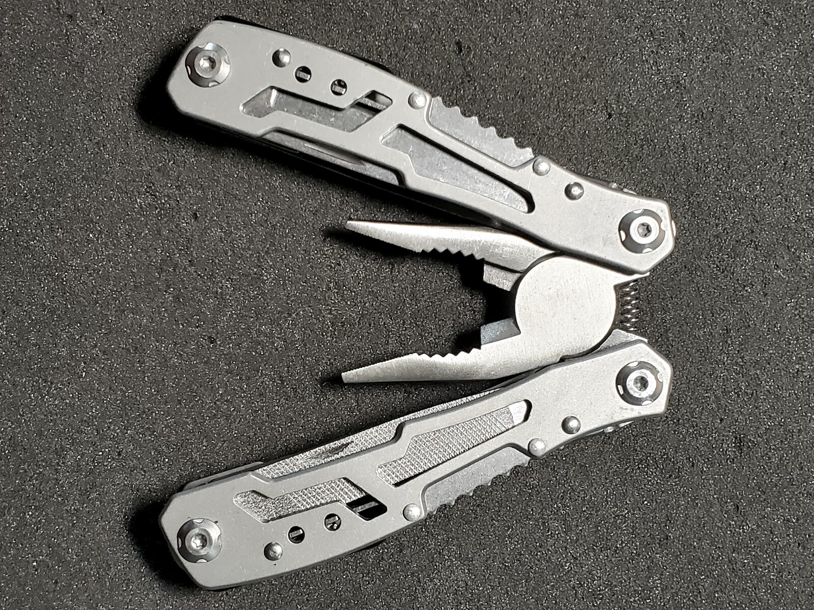 14 in 1 Multi Tool Kit Folding Pocket Knife Multifunction Stainless Steel Pliers