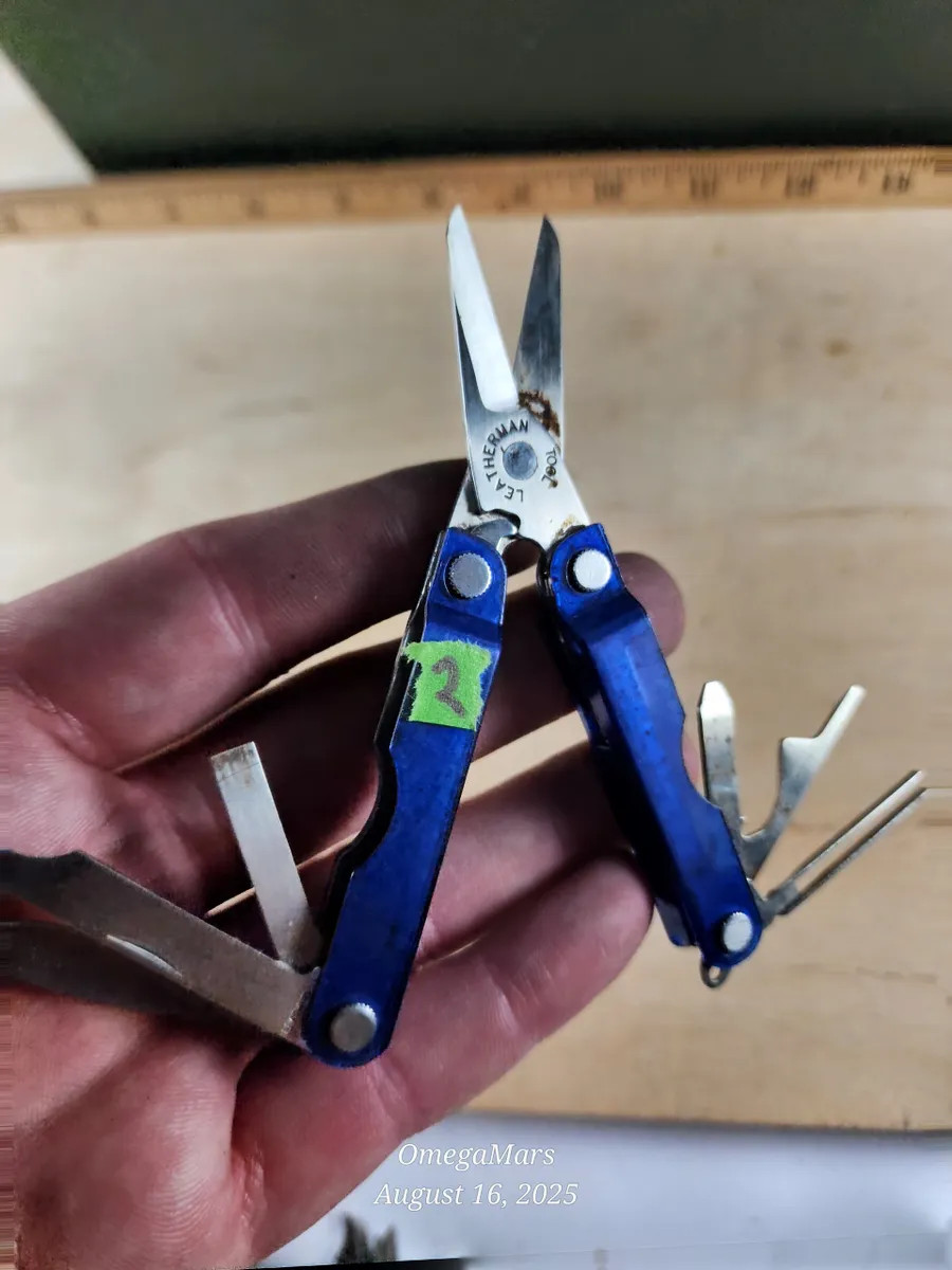 Leatherman Micra Plastic Blue #2 Light usage