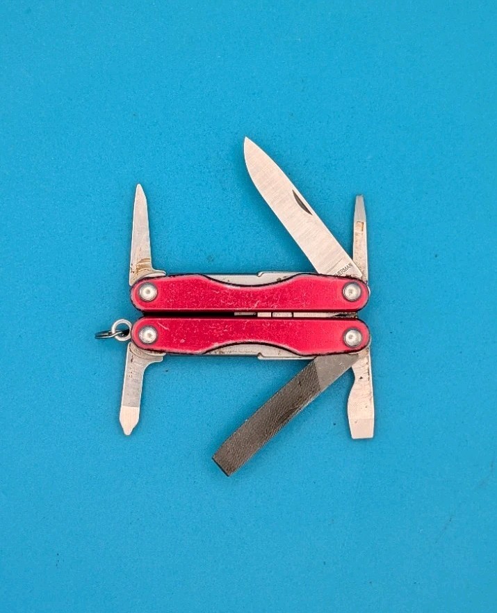 Leatherman Squirt P4 Multi-Tool, Key Ring, Retired, RED!