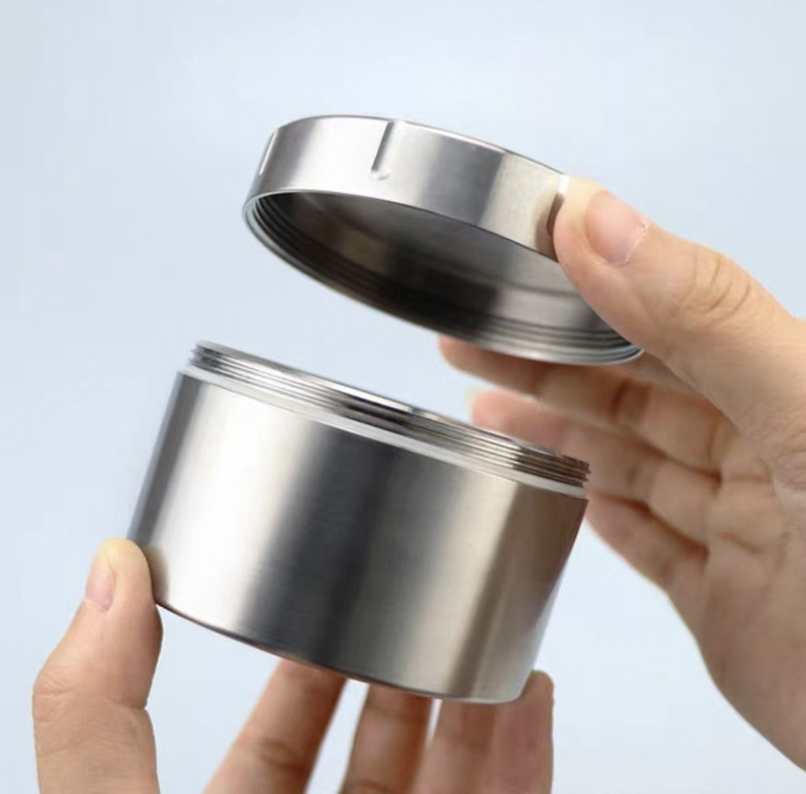 Titanium Alloy Lightweight Mini Medicine Box, Portable Storage, Large Capacity