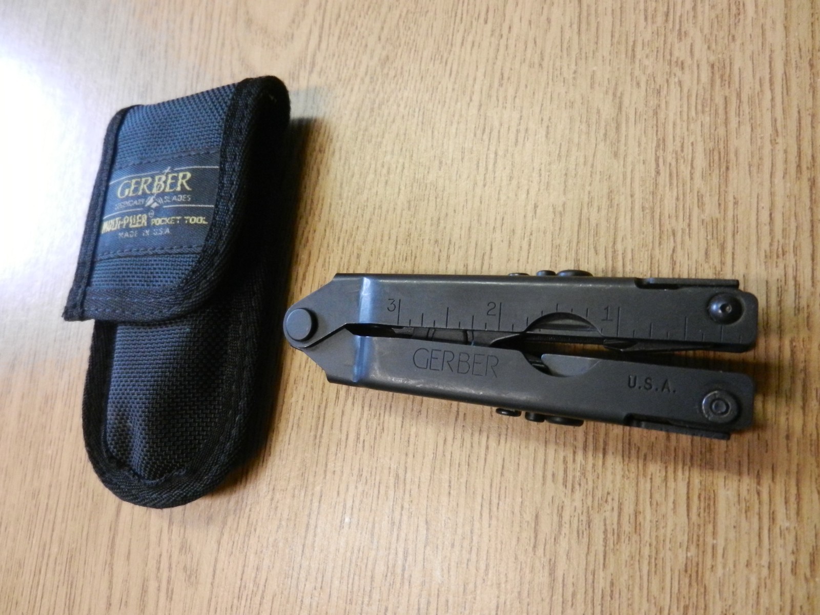 Gerber Black Multi Tool US Patent 5142721 & 5212844 W / Sheath 4 1/2″ Long