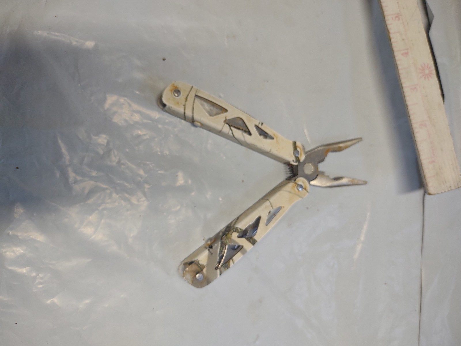 Mossy OAK , Multi Tool , White Camo,Pliers,Screwdriver,File, & More, 9 in 1 Tool