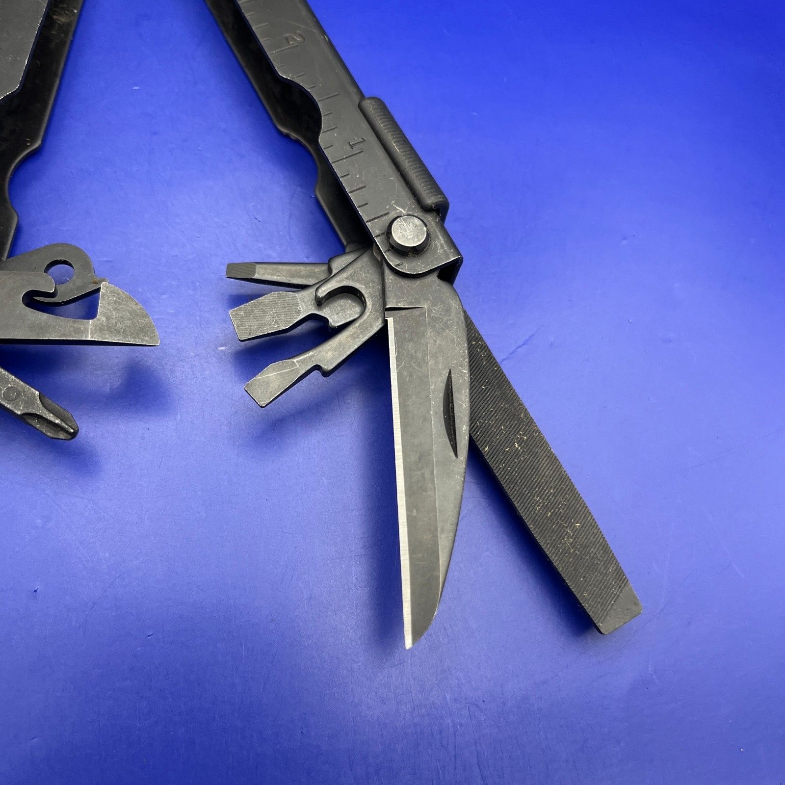 Gerber MP600 Black Oxide Multi-Tool Needle Nose Pliers Carbide Cutters