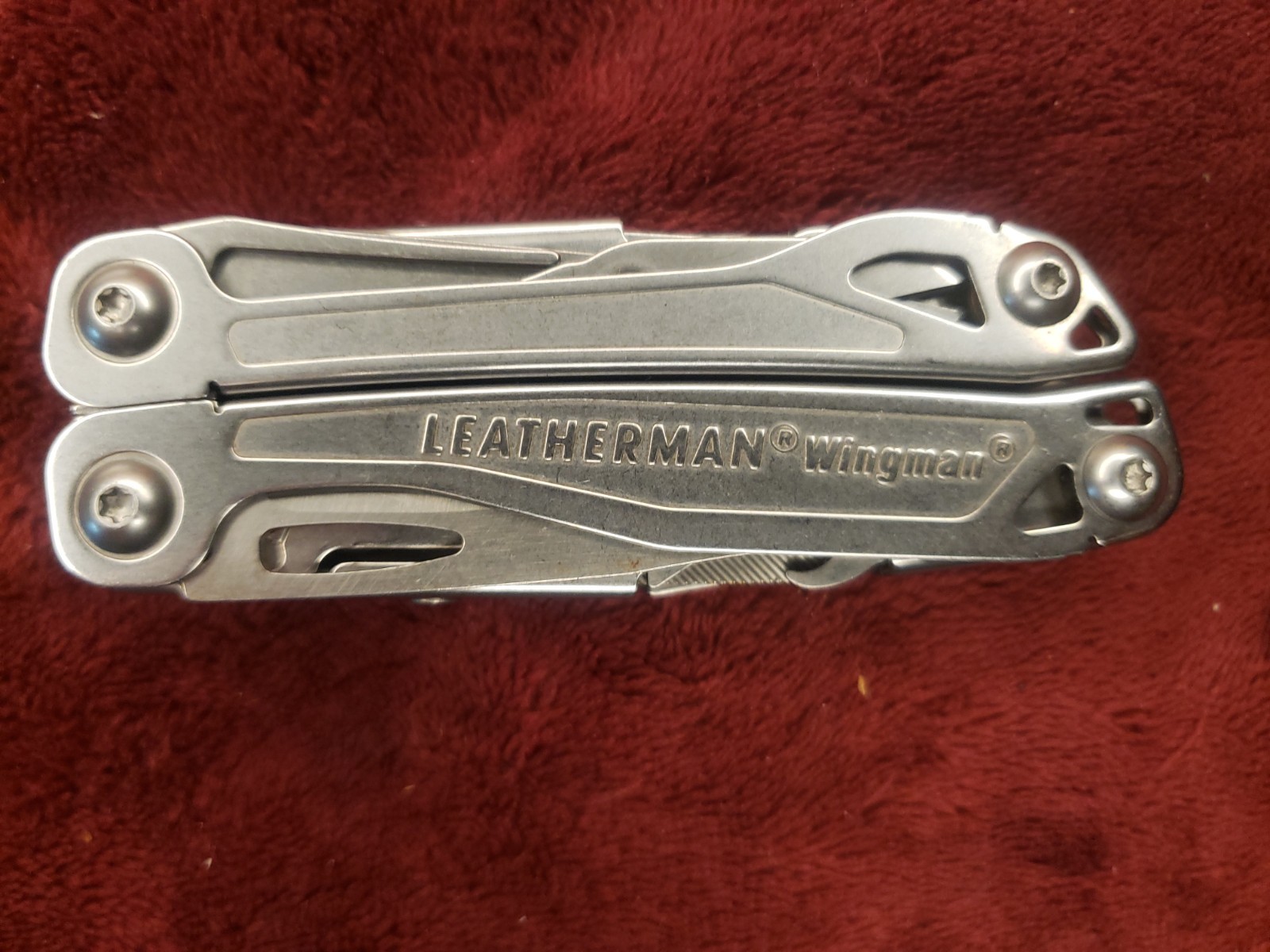 Leatherman Wingman Multi Tool with Sheath with light damage 0120 Date Code