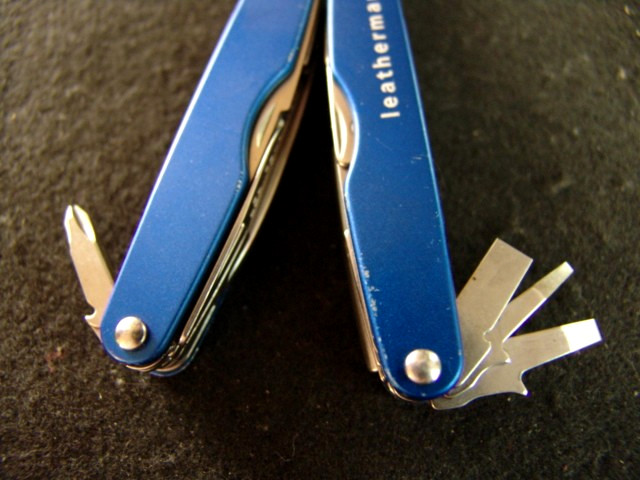 LEATHERMAN- -JUICE CS4 –DISCONTINUED–BLUE–MULTI TOOL–EXCELLENT