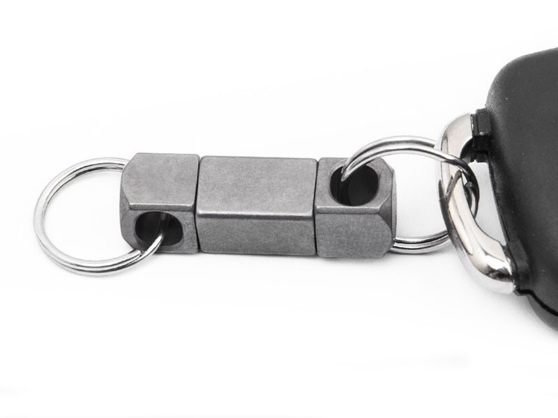 EDC 360° Rotate Titanium Alloy Keychain Portable Double Keyrings Pendant Tool
