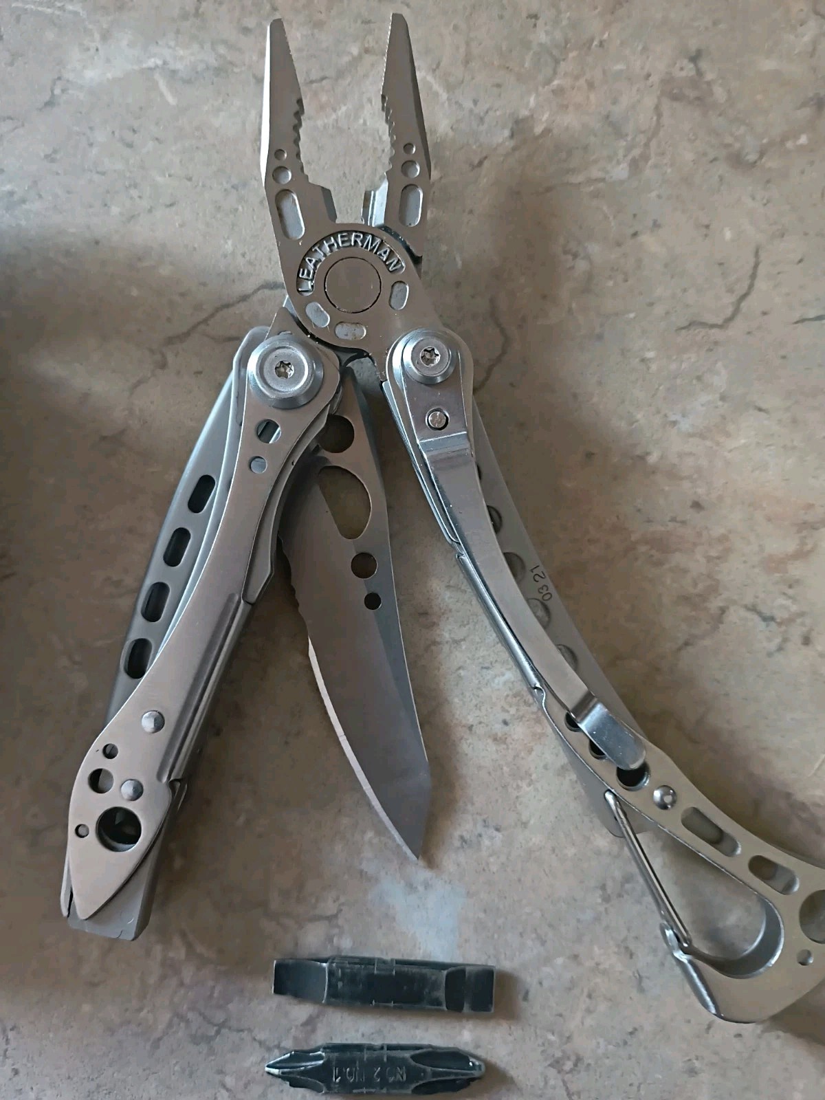 Leatherman Skeletool Multi-Tool Stainless 830845/Leather Sheath