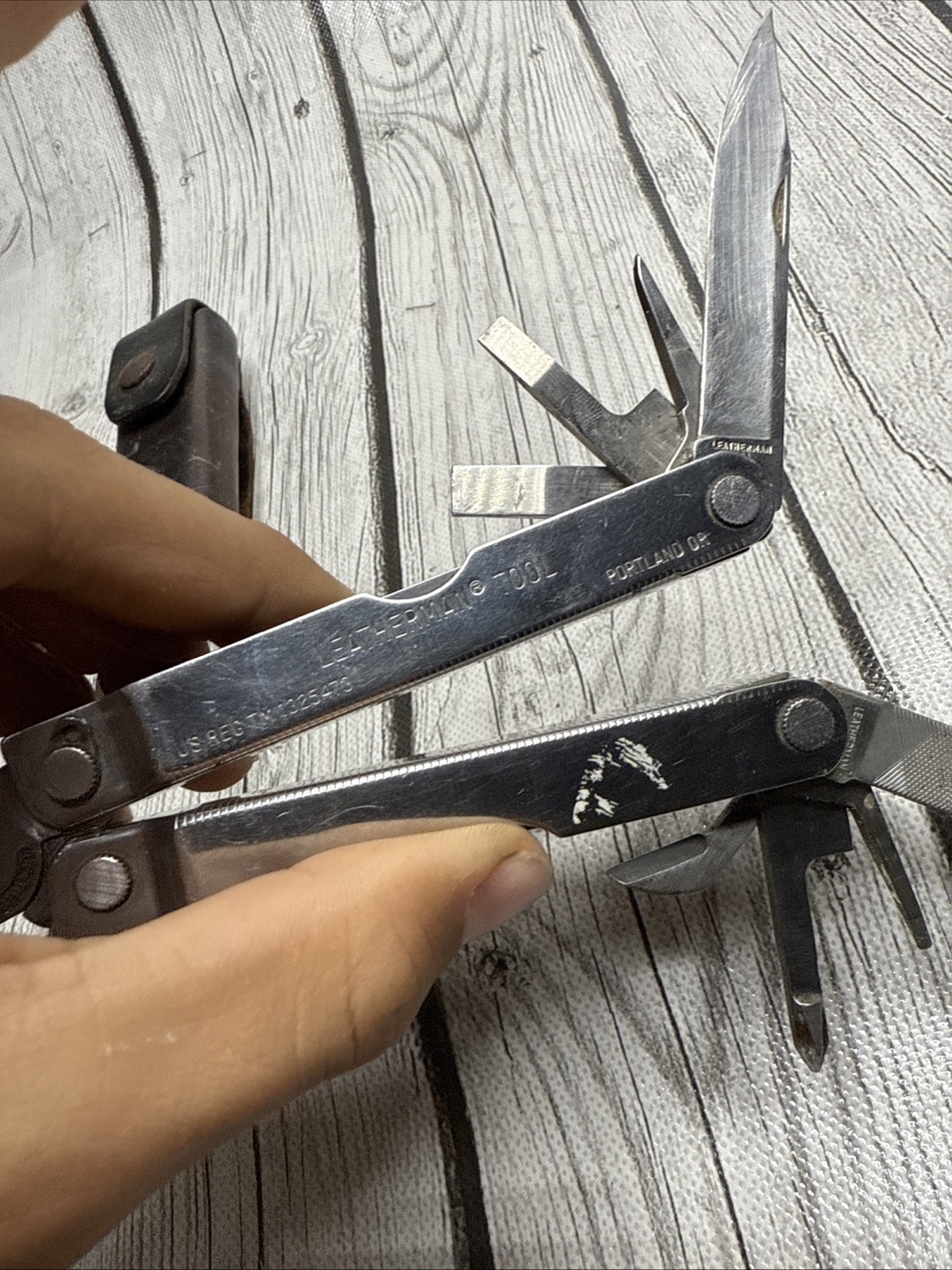 Leatherman Multi Tool With Leather Sheath Excellent Condition