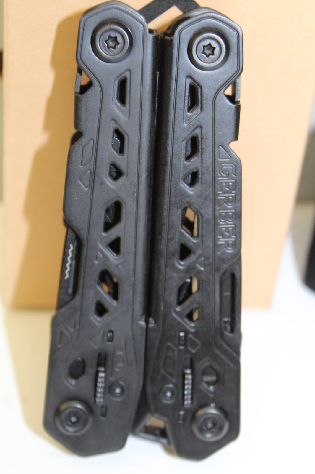 Gerber Truss Multitool Black with Multi-Position Sheath 30-001779 NEW FREE SHIPP
