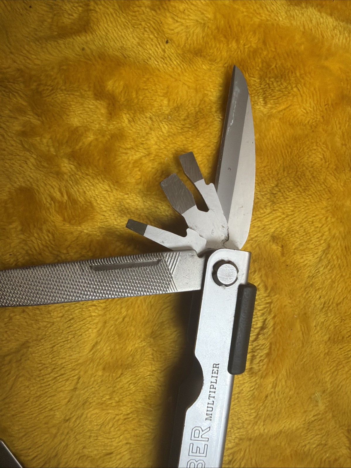 Gerber MP600 Multi-Tool Needle Nose Pliers Carbide Cutters. Very Good Condtion