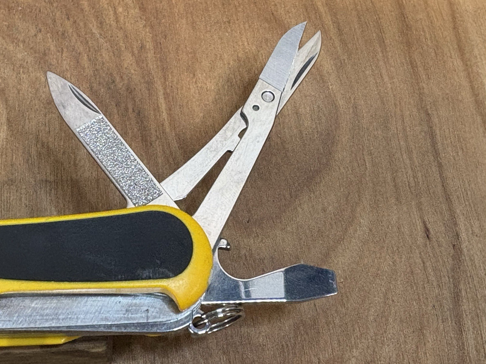 Victorinox Swiss Army Knives Evolution S18 Grip Yellow / Black NEAR MINT!