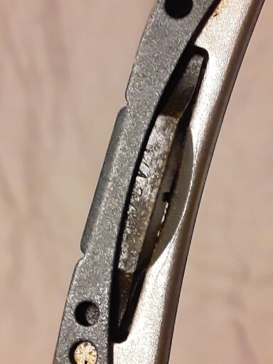 LEATHERMAN Skeletool Multi Tool – Combo Edge Blade Knife Pliers Carabiner