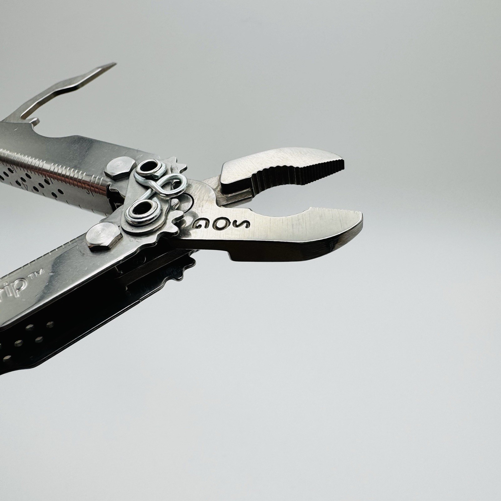 NOS SOG Crossgrip CG55-Compact-Multi-Tool-Discontinued-Pliers-Knife-File-Ruler