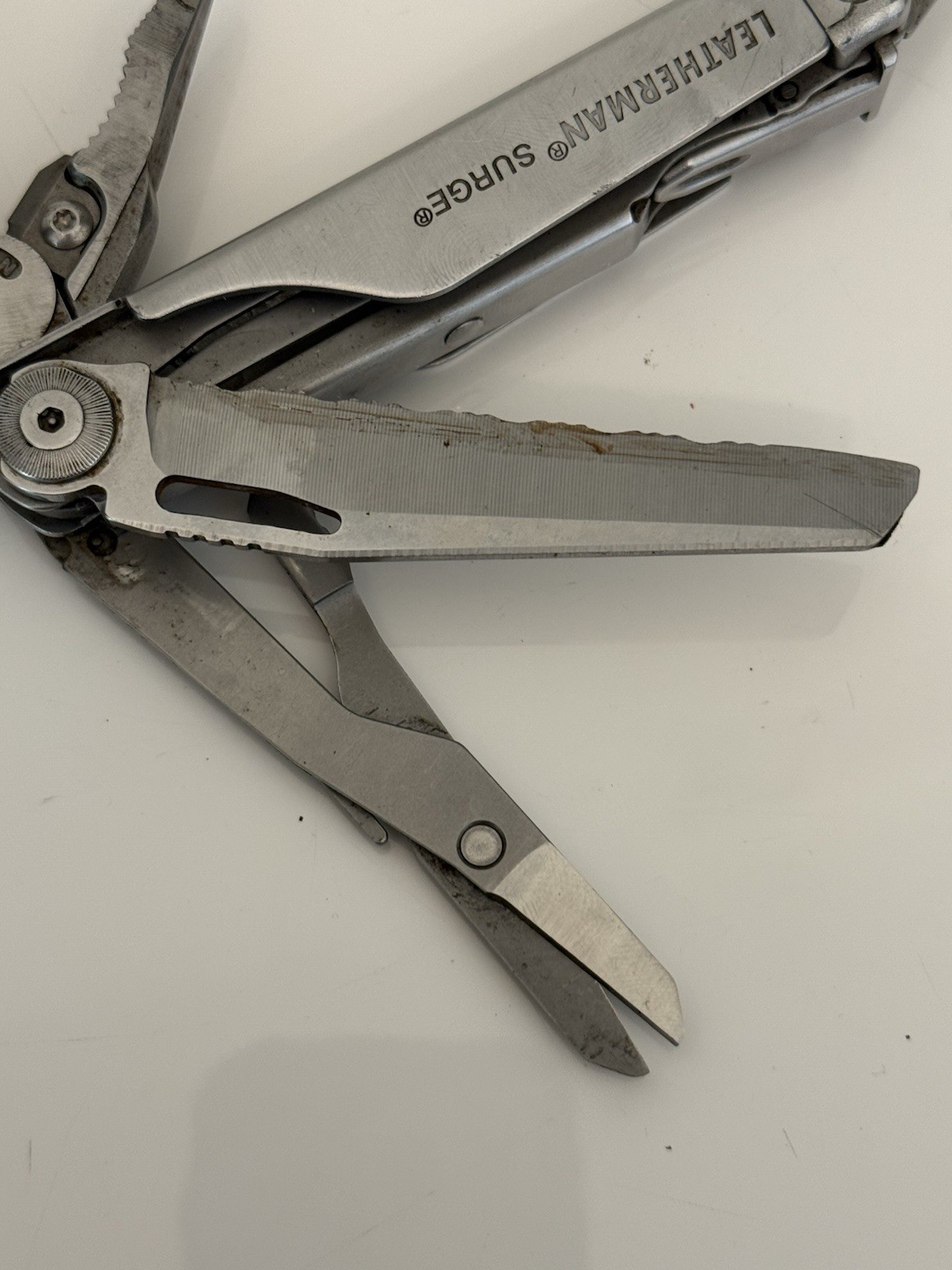 LEATHERMAN SURGE 21-In-1 Stainless Heavy Duty Multitool Blade Read