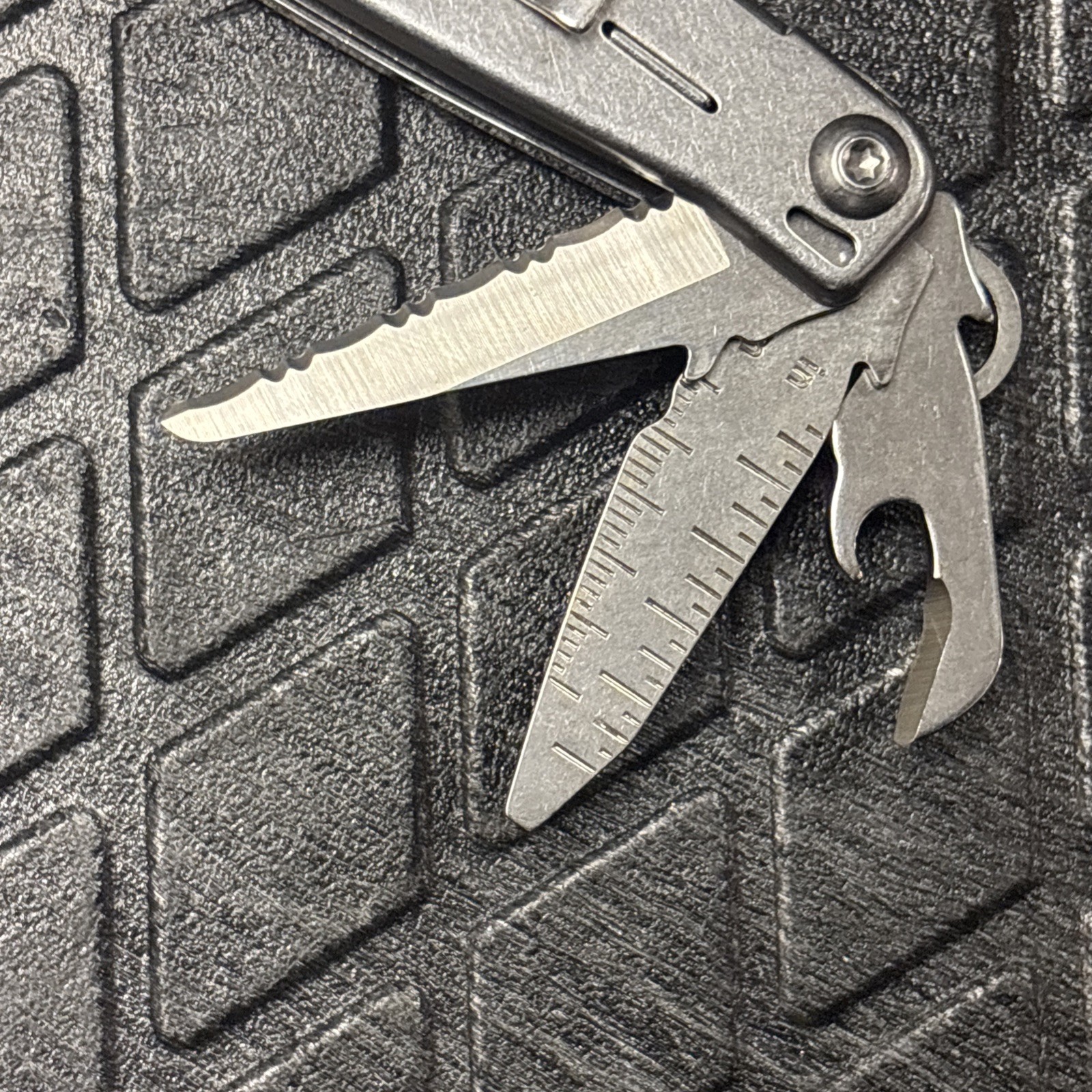 Leatherman Bolster Multi Tool – Silver