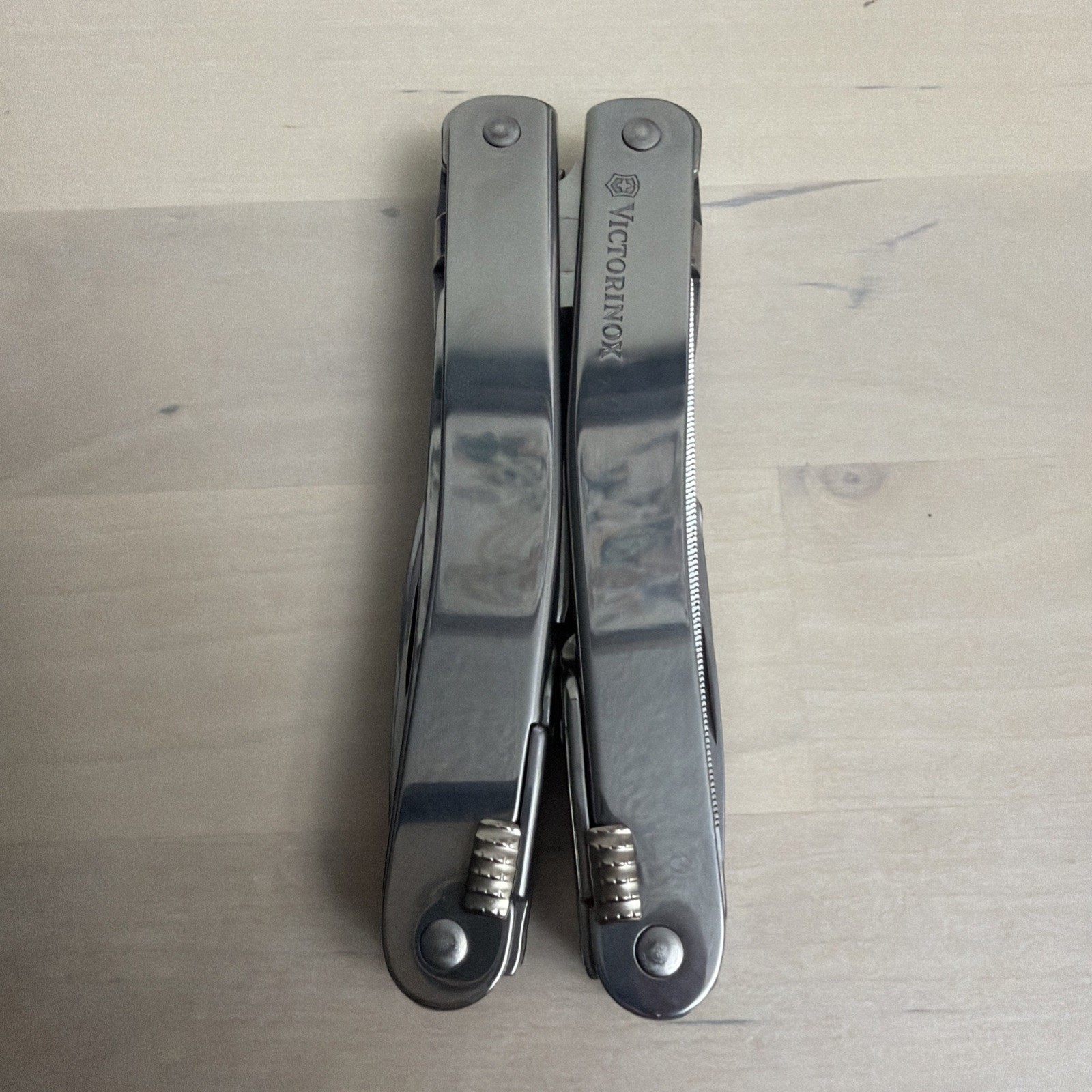 Multi Tool 24 Function Swiss Made with Locking Blade L Pouch Victorinox