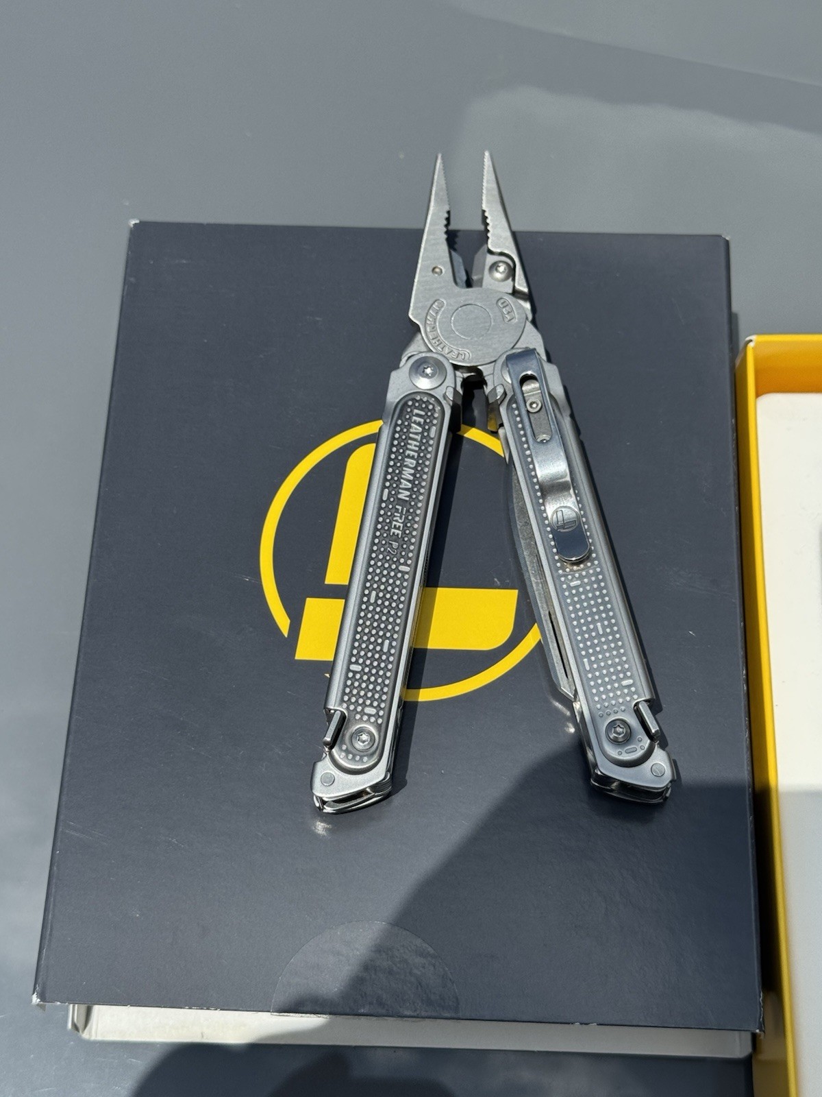 New Sealed Discontinued Leatherman Free P2 Stainless Steel Multi-Tool w/ Sheath