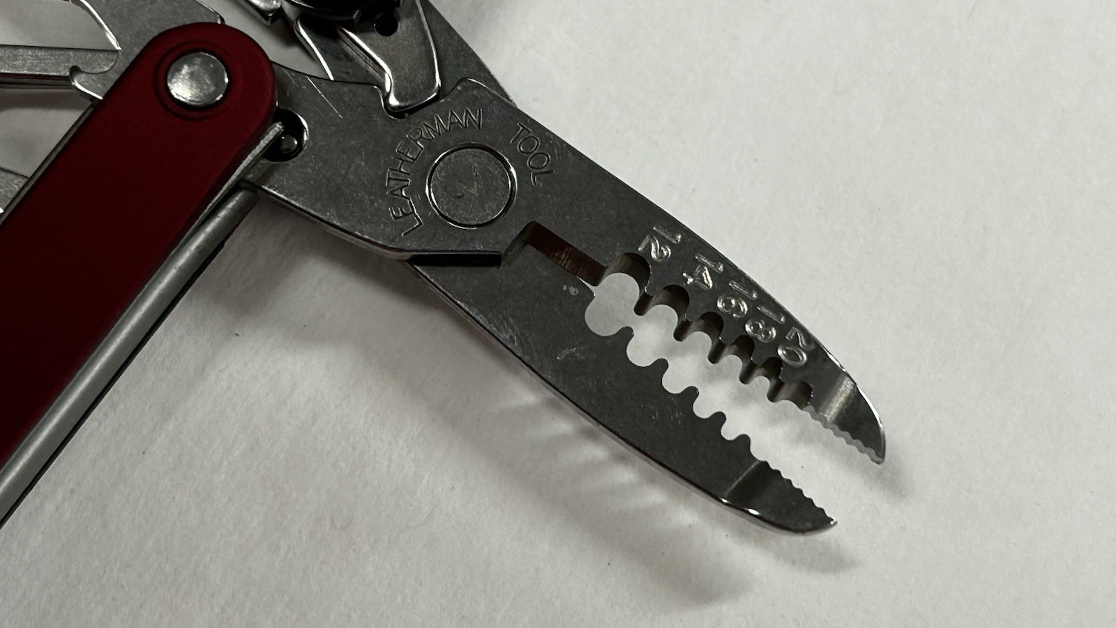 Leatherman Squirt ES4 Multi-Tool Knife Wire Strippers Discontinued Red – Unused