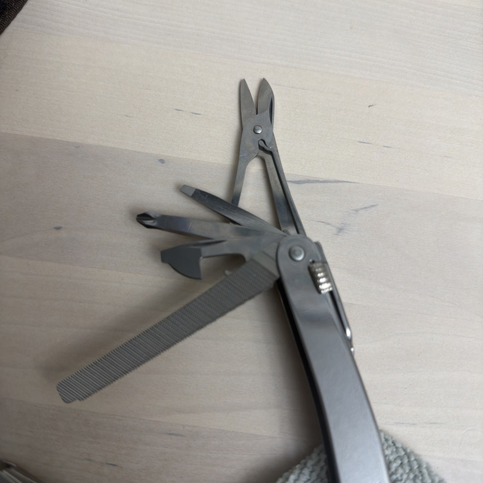 Multi Tool 24 Function Swiss Made with Locking Blade L Pouch Victorinox
