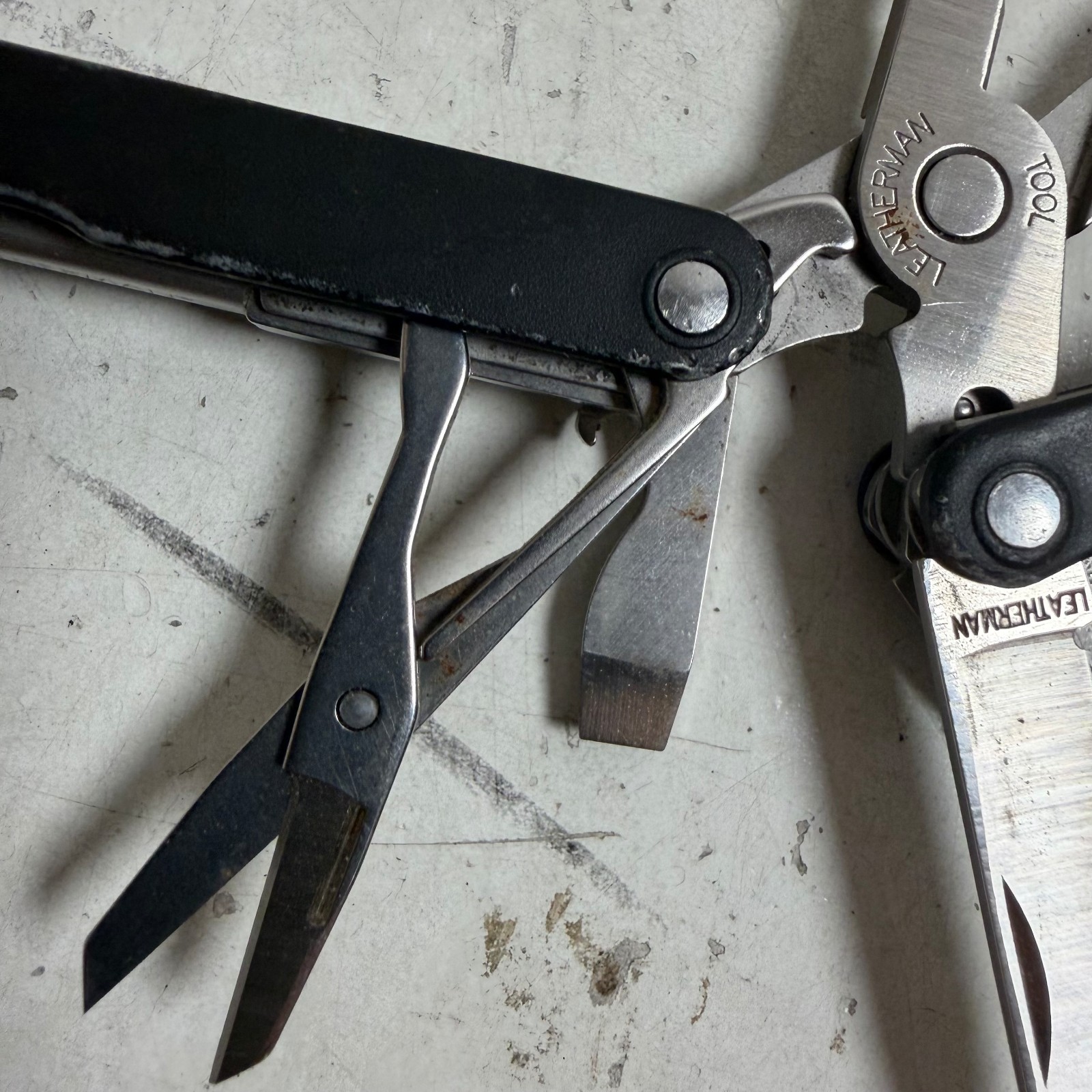 Leatherman Squirt PS4 Black Stainless Steel Lightweight Compact Plier Multitools
