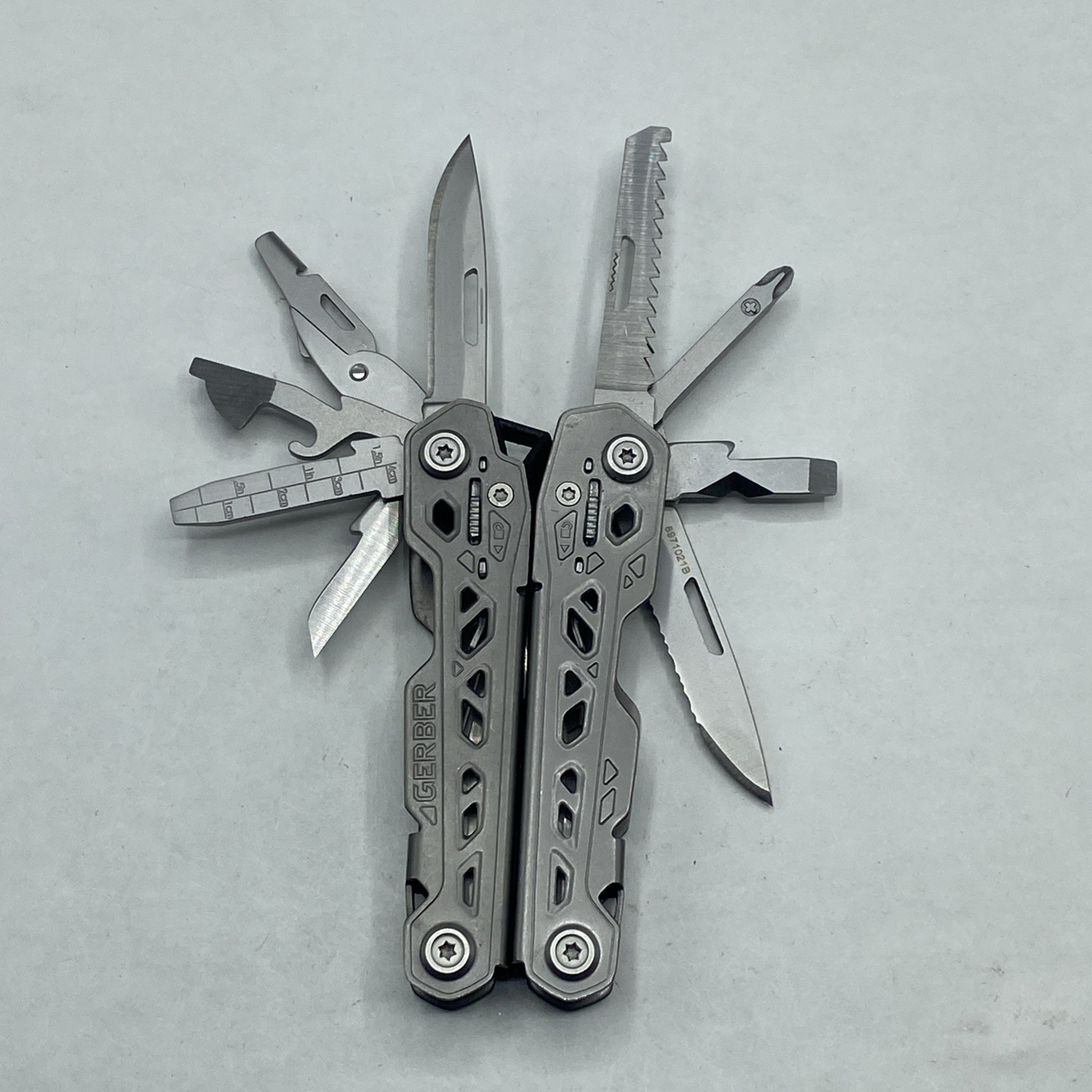 Gerber Truss Multi Tool with Sheath – Gray