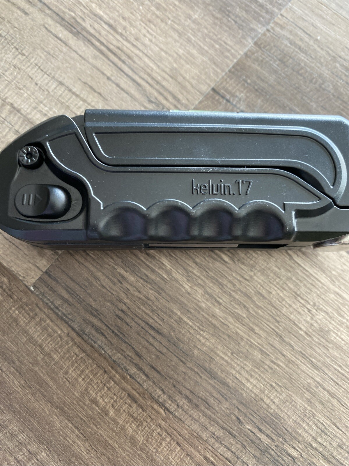 Kelvin Tools Kelvin 17 – The Everyday Multi-Tool with Flashlight (Black)/f