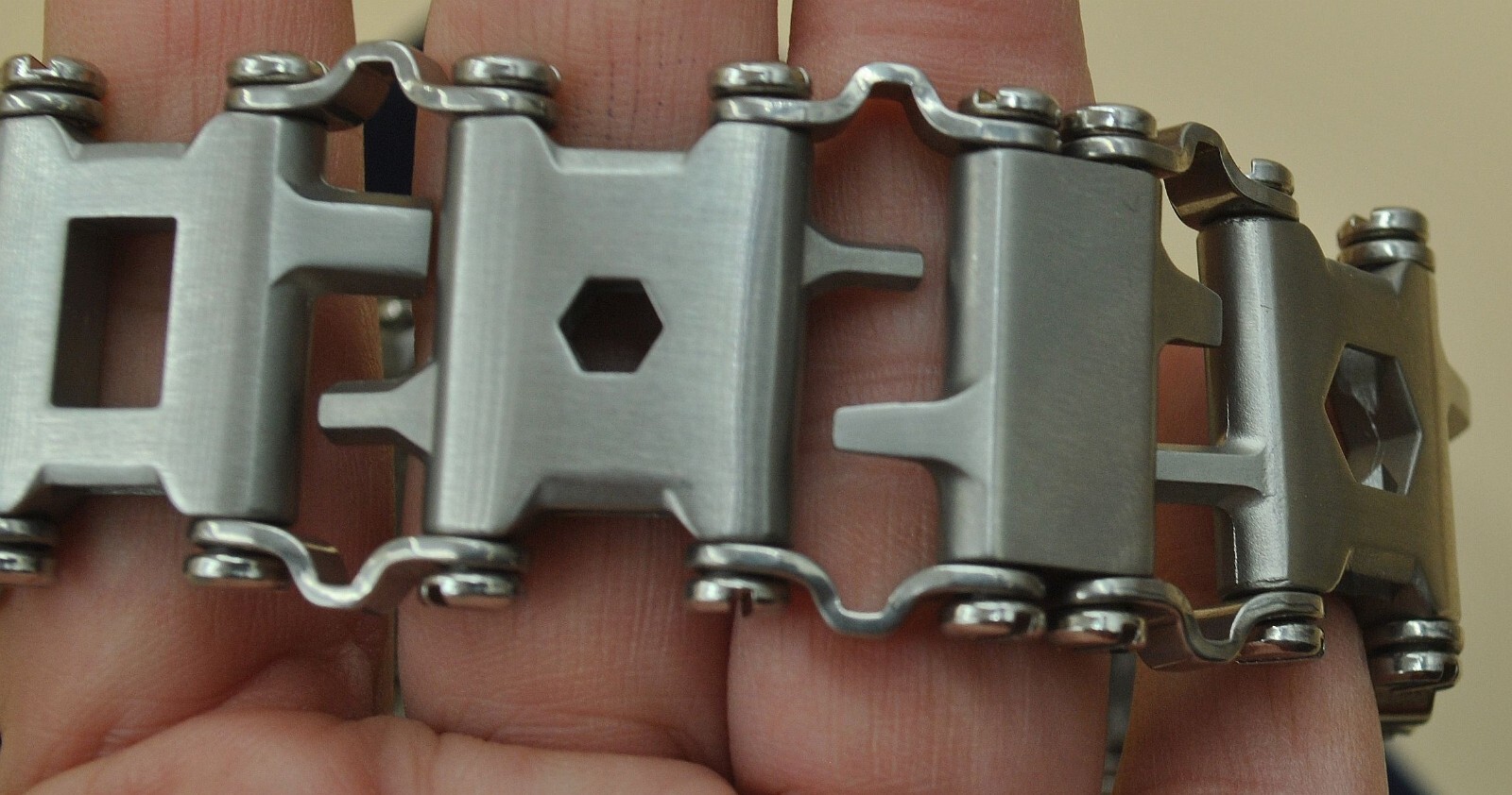 Multifunctional Stainless Steel Outdoor Survive Tool Bracelet