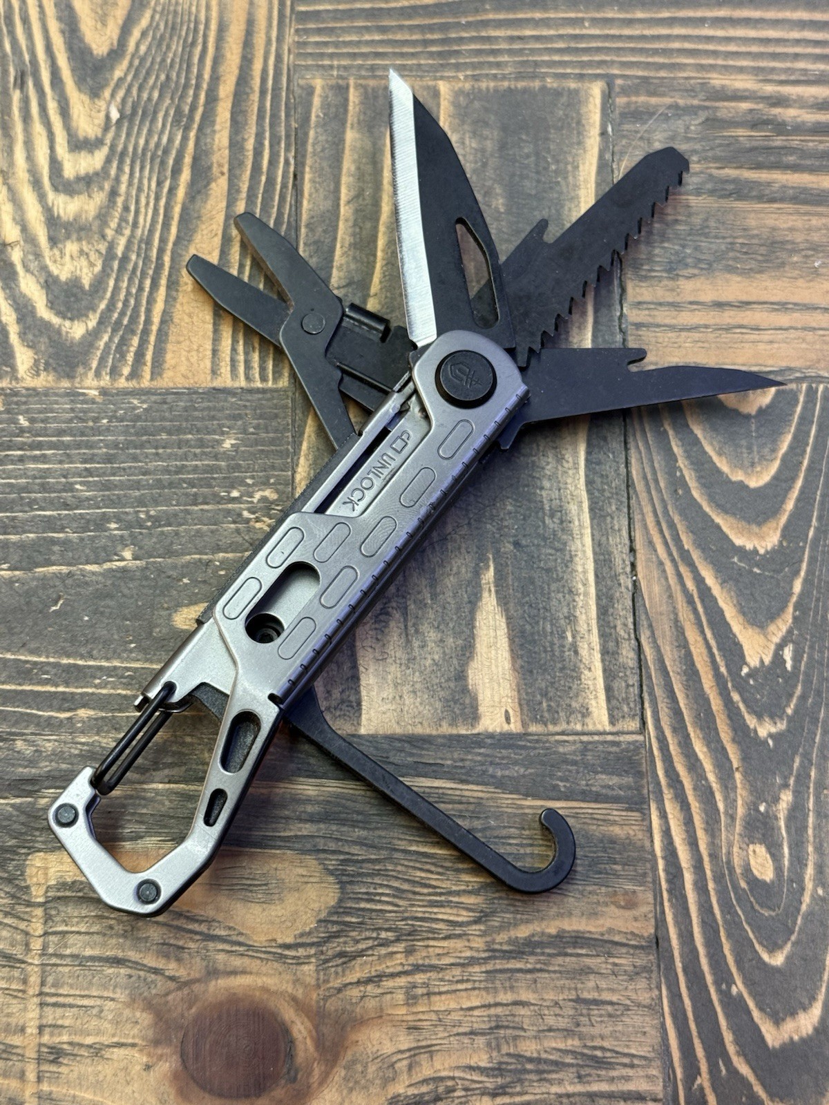Gerber StakeOut Graphite Multi-Tool 10 Function 9 Tools Knife Carabiner Used