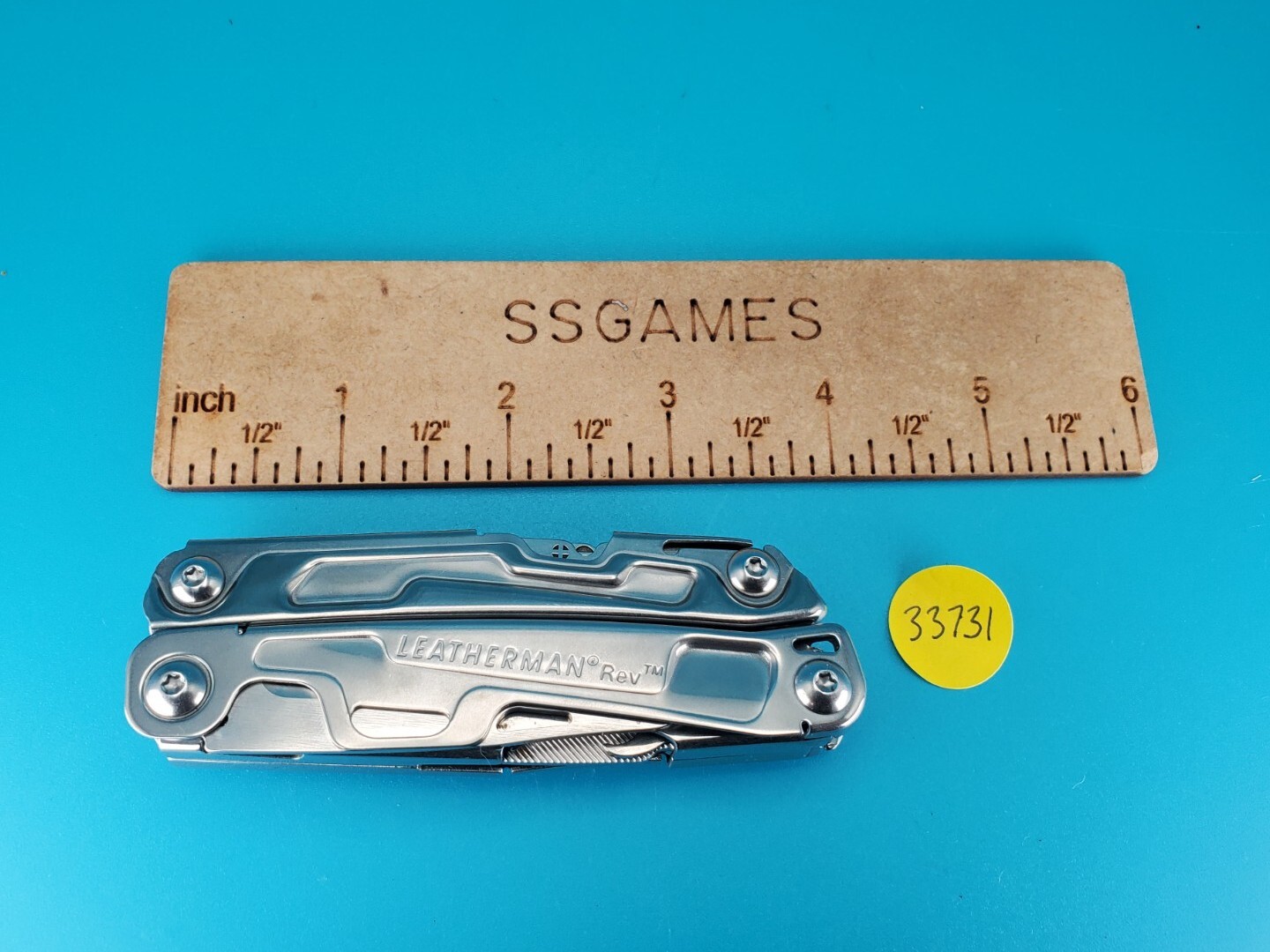 Leatherman Rev 3.8″ Multi-Tool, Stainless! *RUST ON ITEM*