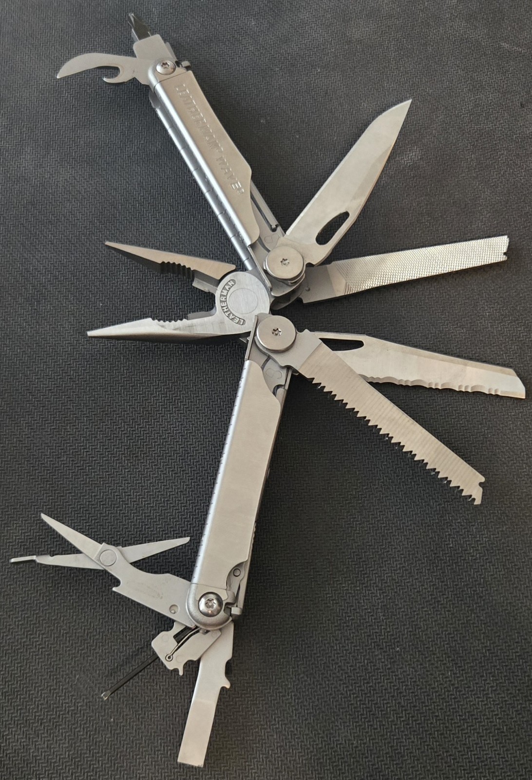 Leatherman Wave Multi-Tool Multitool Pliers Pocket Knife w/ Sheath