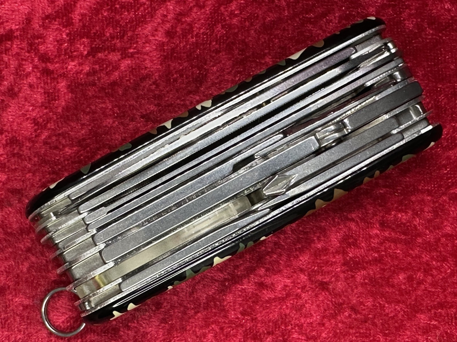 Victorinox SwissChamp Green Camo Swiss Army Knife 91mm 21 Tool 8 Layer (690)